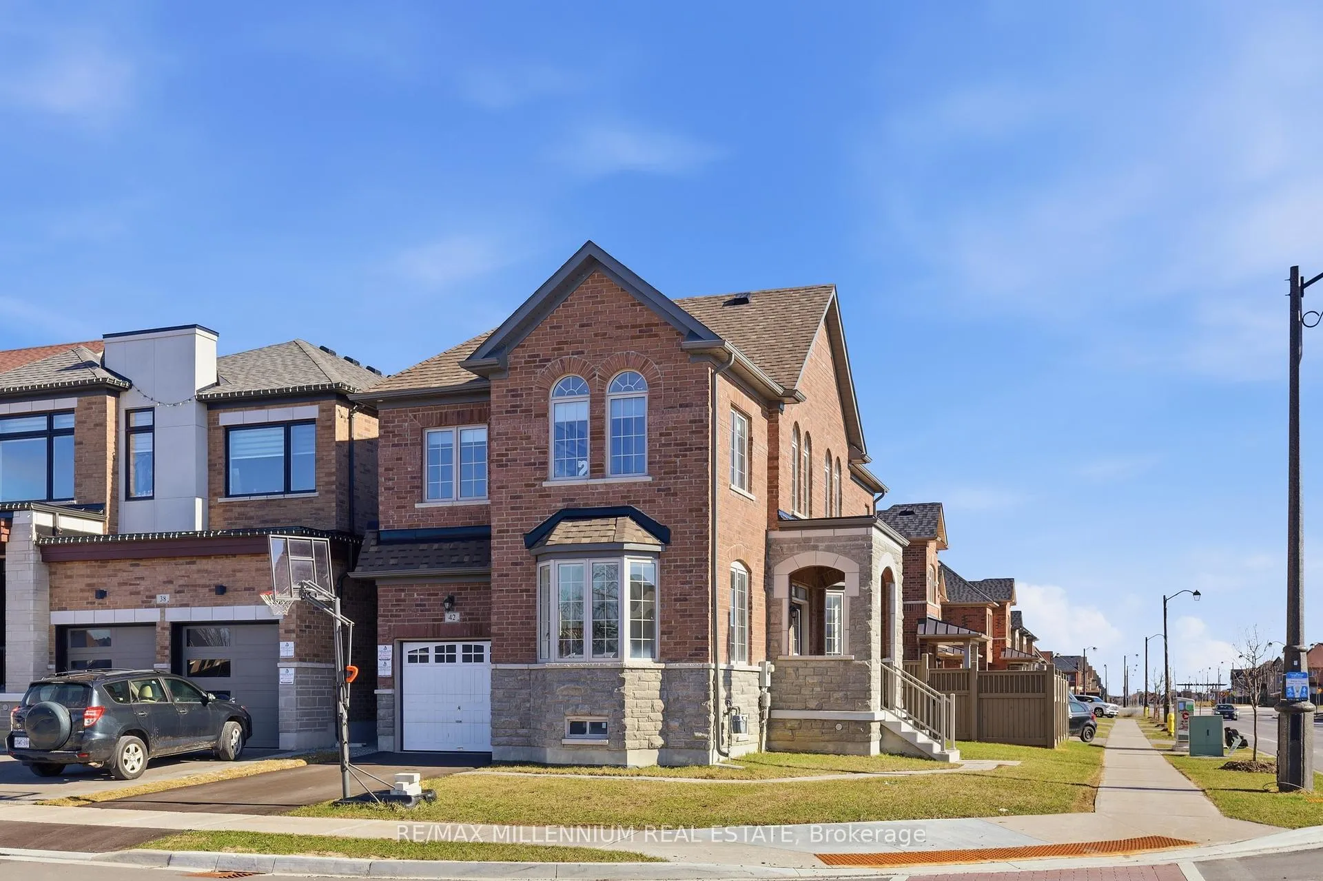 Photo 1 of 42 Port Renfrew, Vaughan, Kleinburg — HOMEH