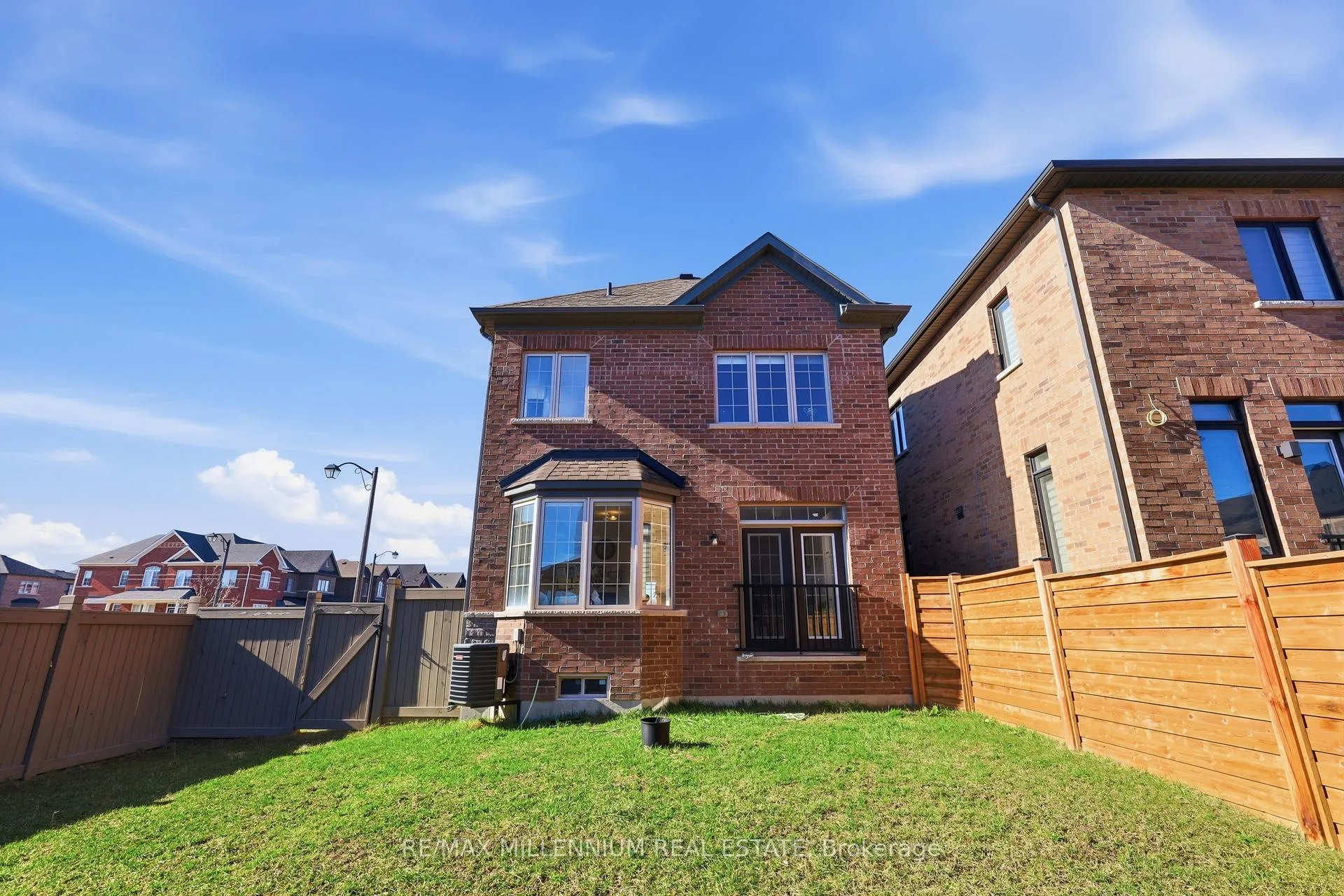 Photo 4 of 42 Port Renfrew, Vaughan, Kleinburg — HOMEH