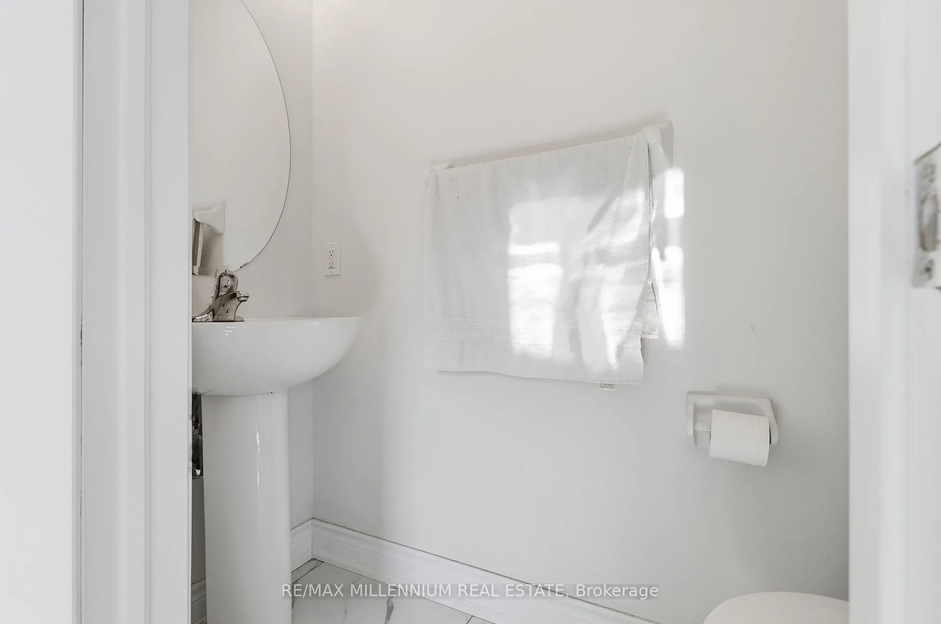 Photo 8 of 42 Port Renfrew, Vaughan, Kleinburg — HOMEH