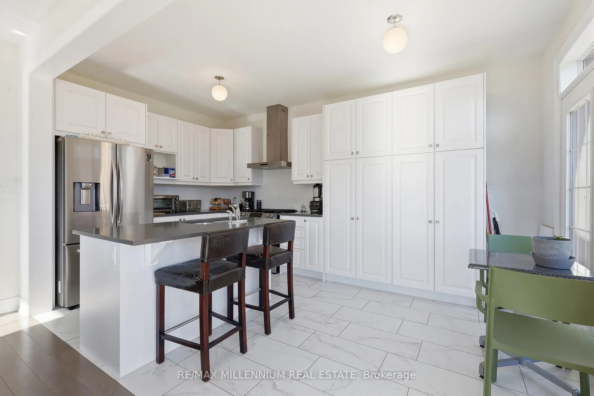 Photo 10 of 42 Port Renfrew, Vaughan, Kleinburg — HOMEH