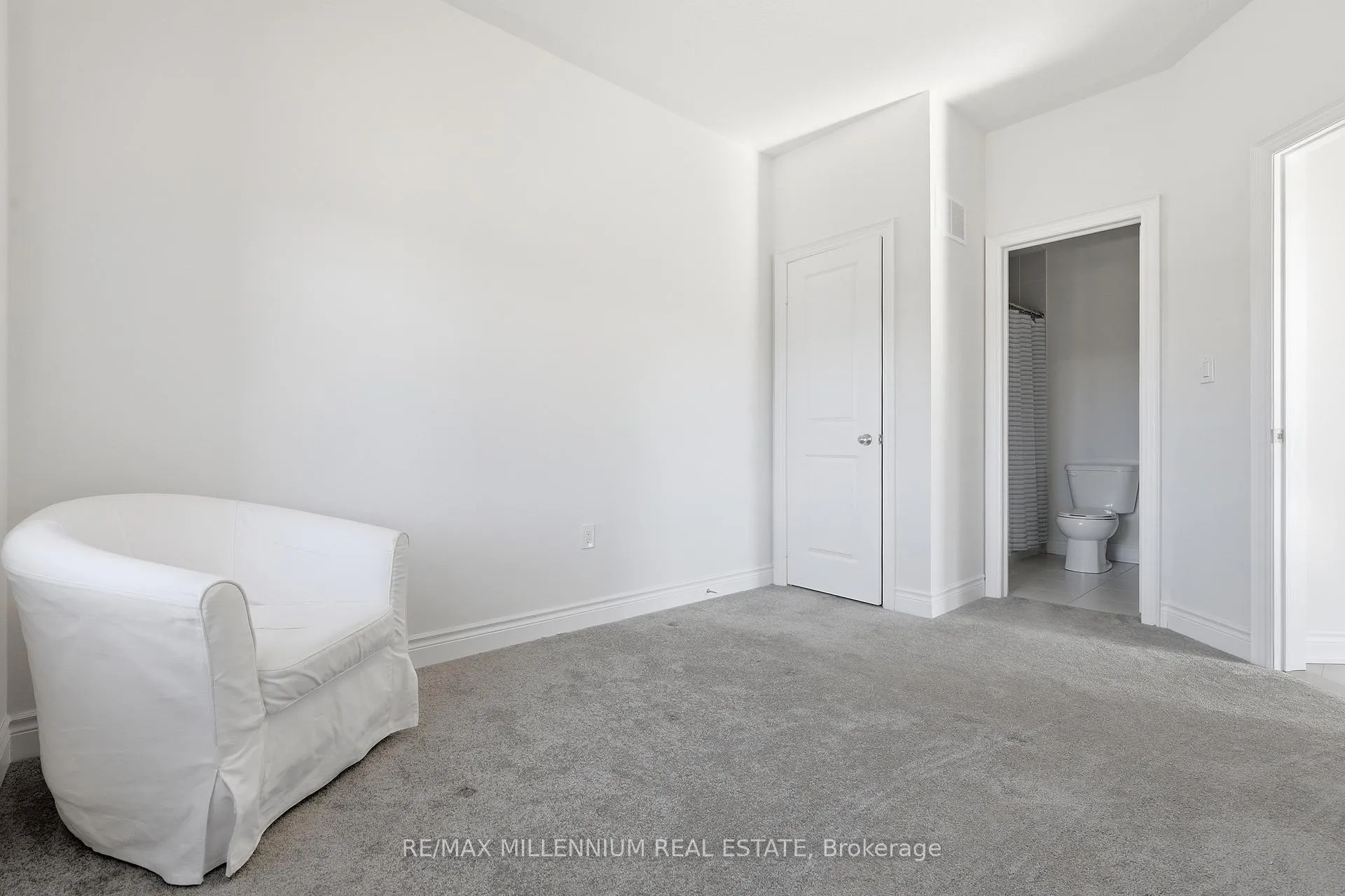 Photo 13 of 42 Port Renfrew, Vaughan, Kleinburg — HOMEH
