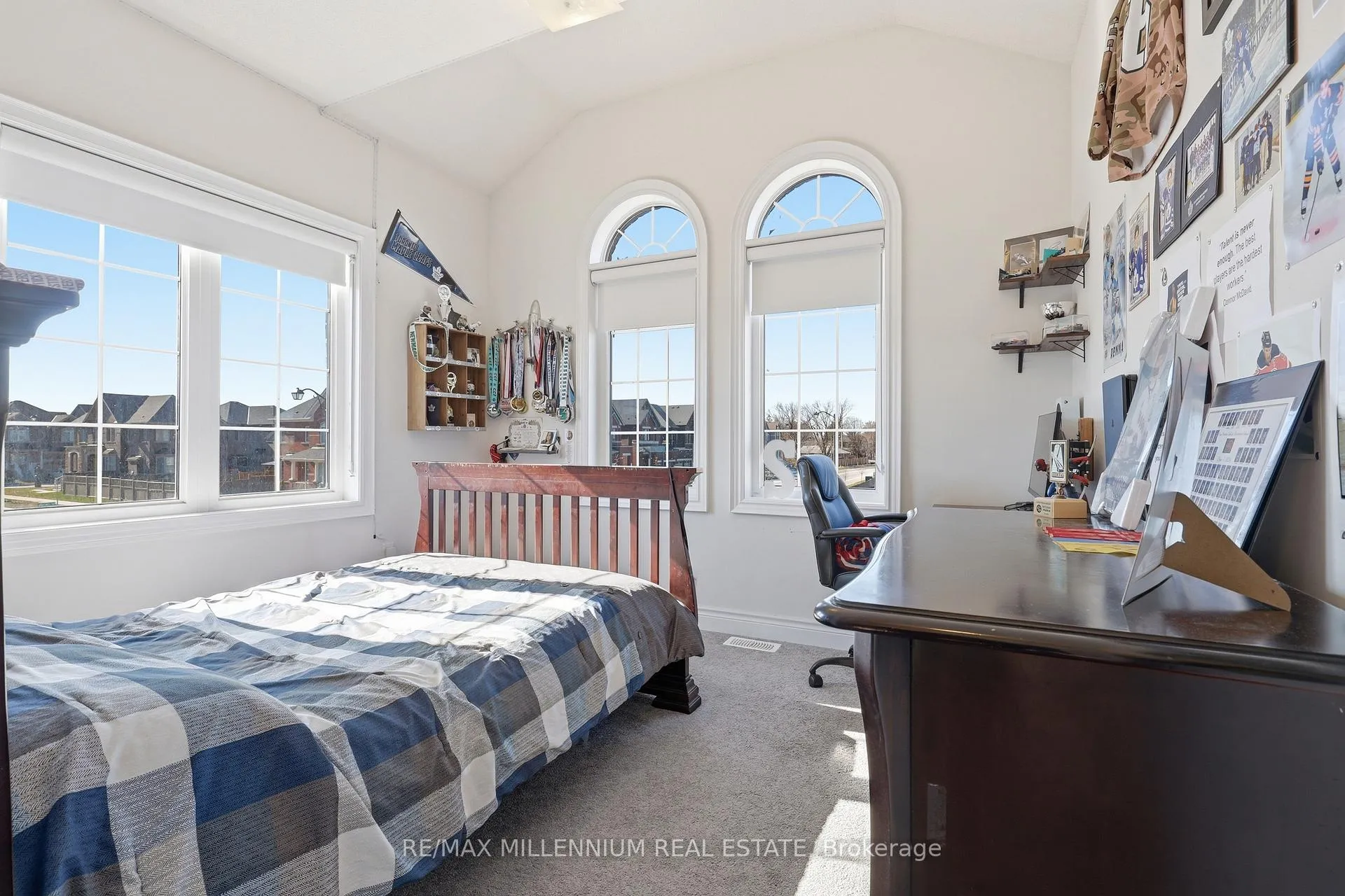 Photo 14 of 42 Port Renfrew, Vaughan, Kleinburg — HOMEH