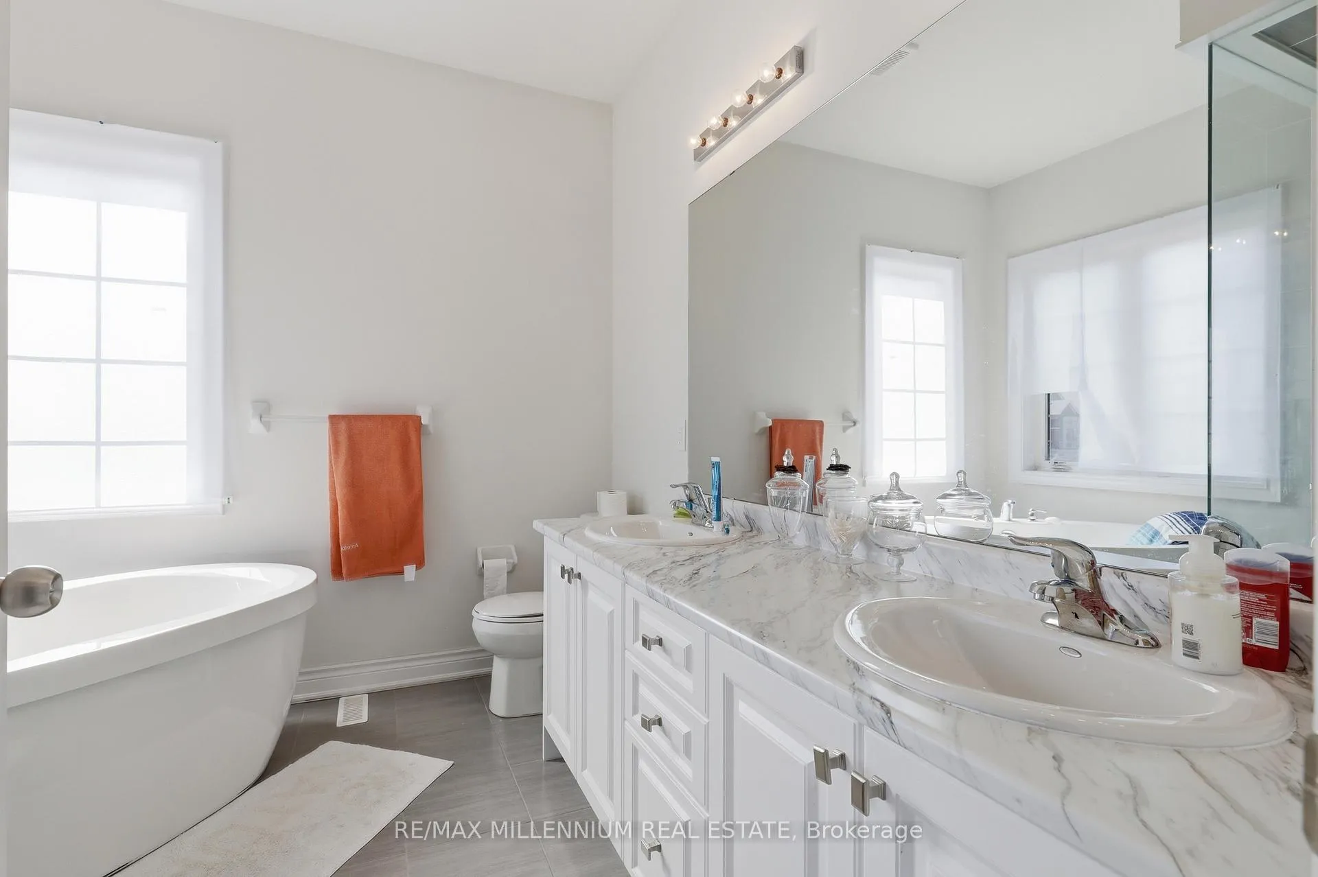 Photo 18 of 42 Port Renfrew, Vaughan, Kleinburg — HOMEH