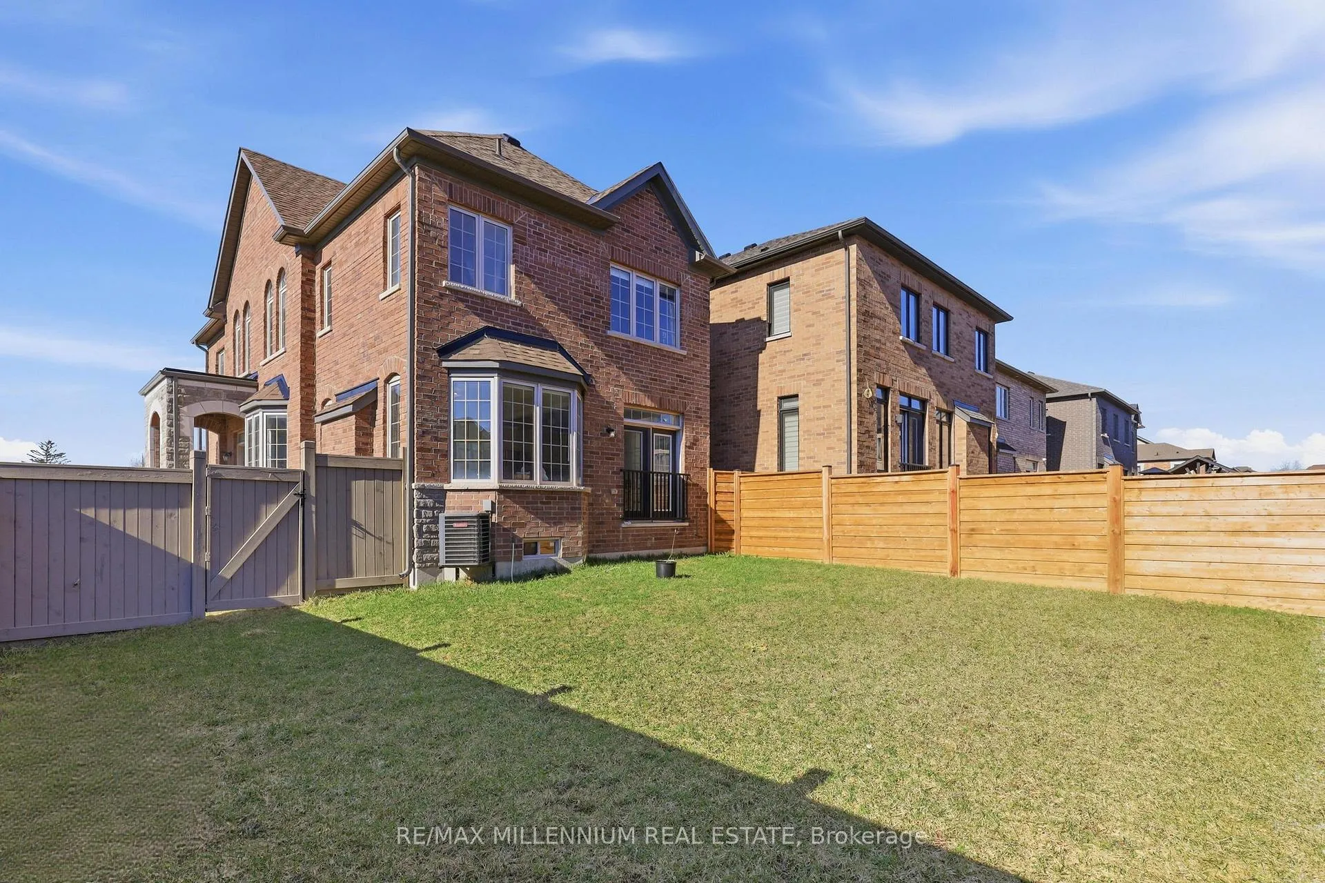 Photo 19 of 42 Port Renfrew, Vaughan, Kleinburg — HOMEH