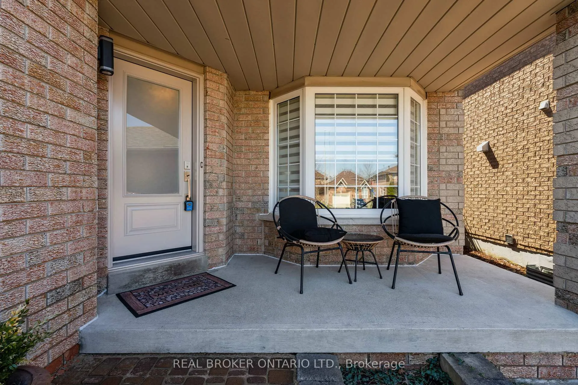 Photo 4 of 53 Taylor Drive, Barrie, Bayshore — HOMEH