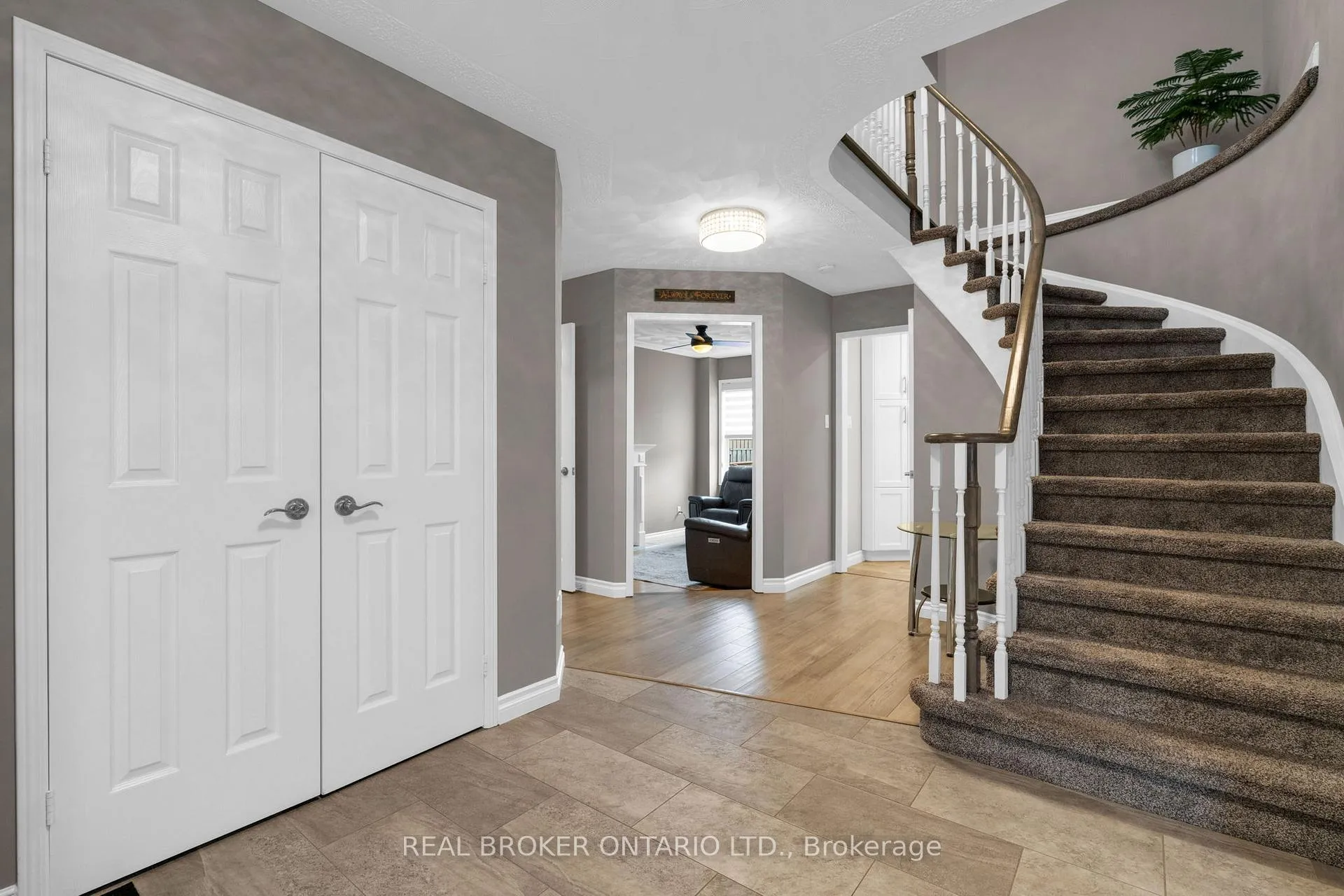 Photo 5 of 53 Taylor Drive, Barrie, Bayshore — HOMEH