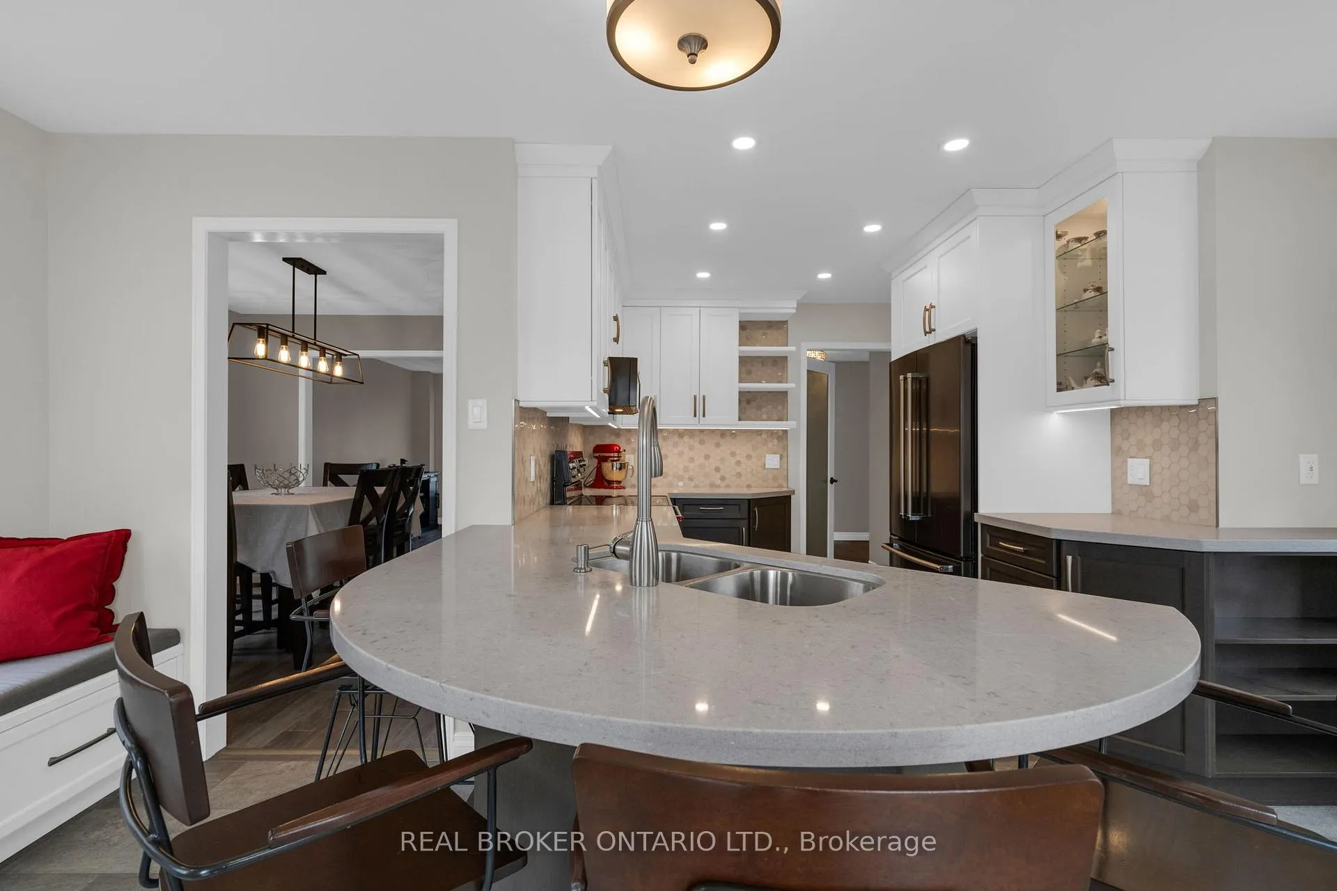 Photo 8 of 53 Taylor Drive, Barrie, Bayshore — HOMEH