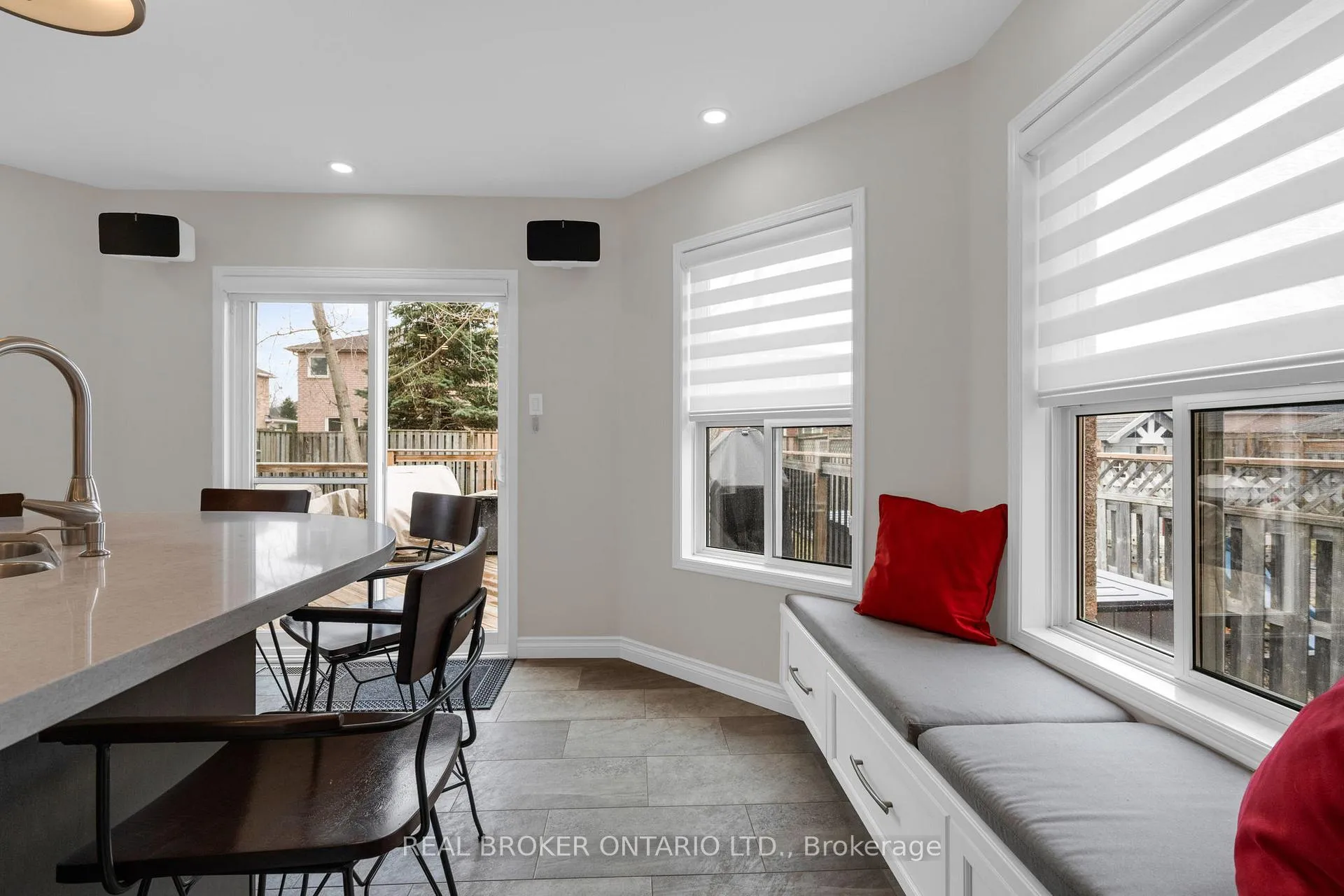 Photo 9 of 53 Taylor Drive, Barrie, Bayshore — HOMEH