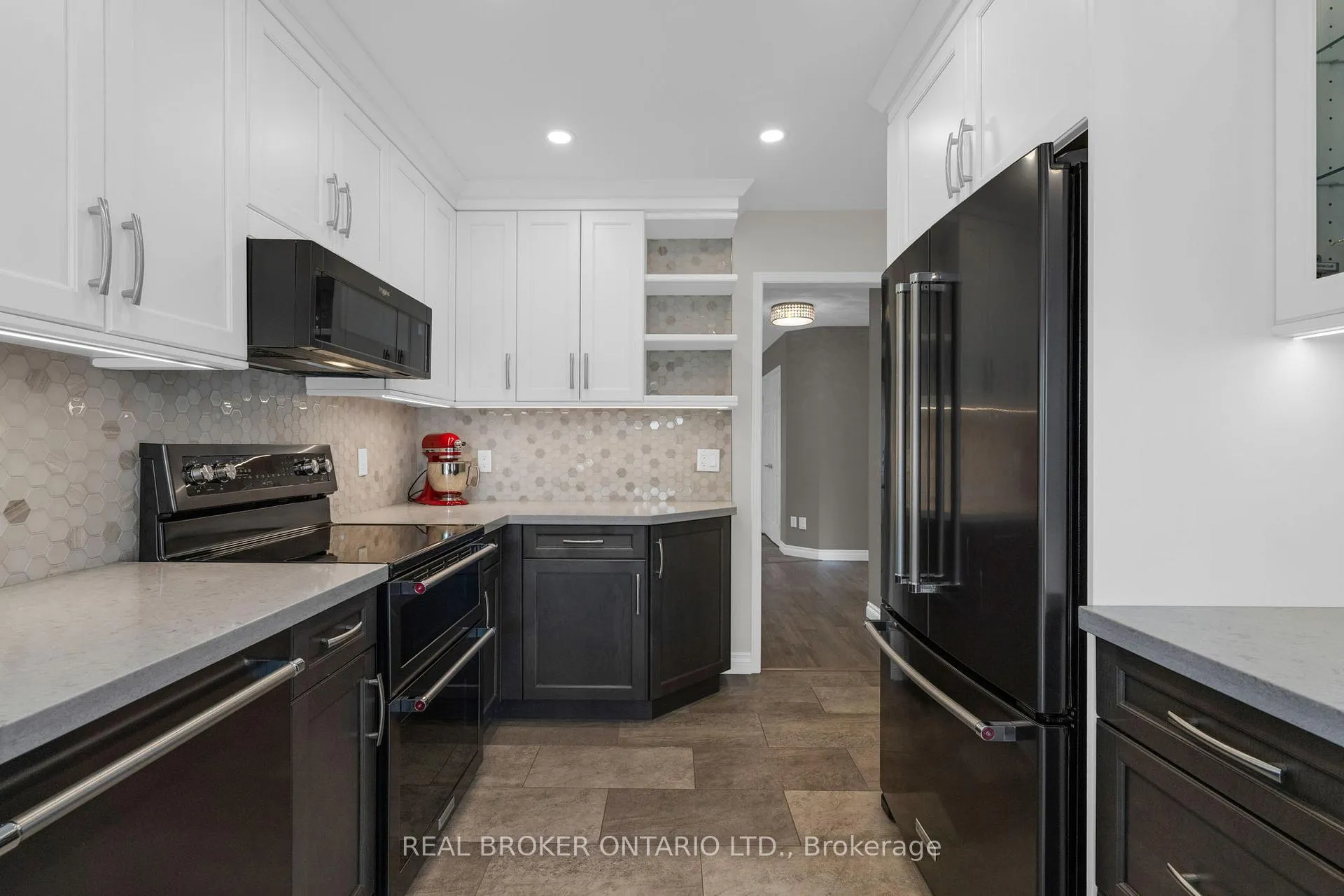 Photo 11 of 53 Taylor Drive, Barrie, Bayshore — HOMEH