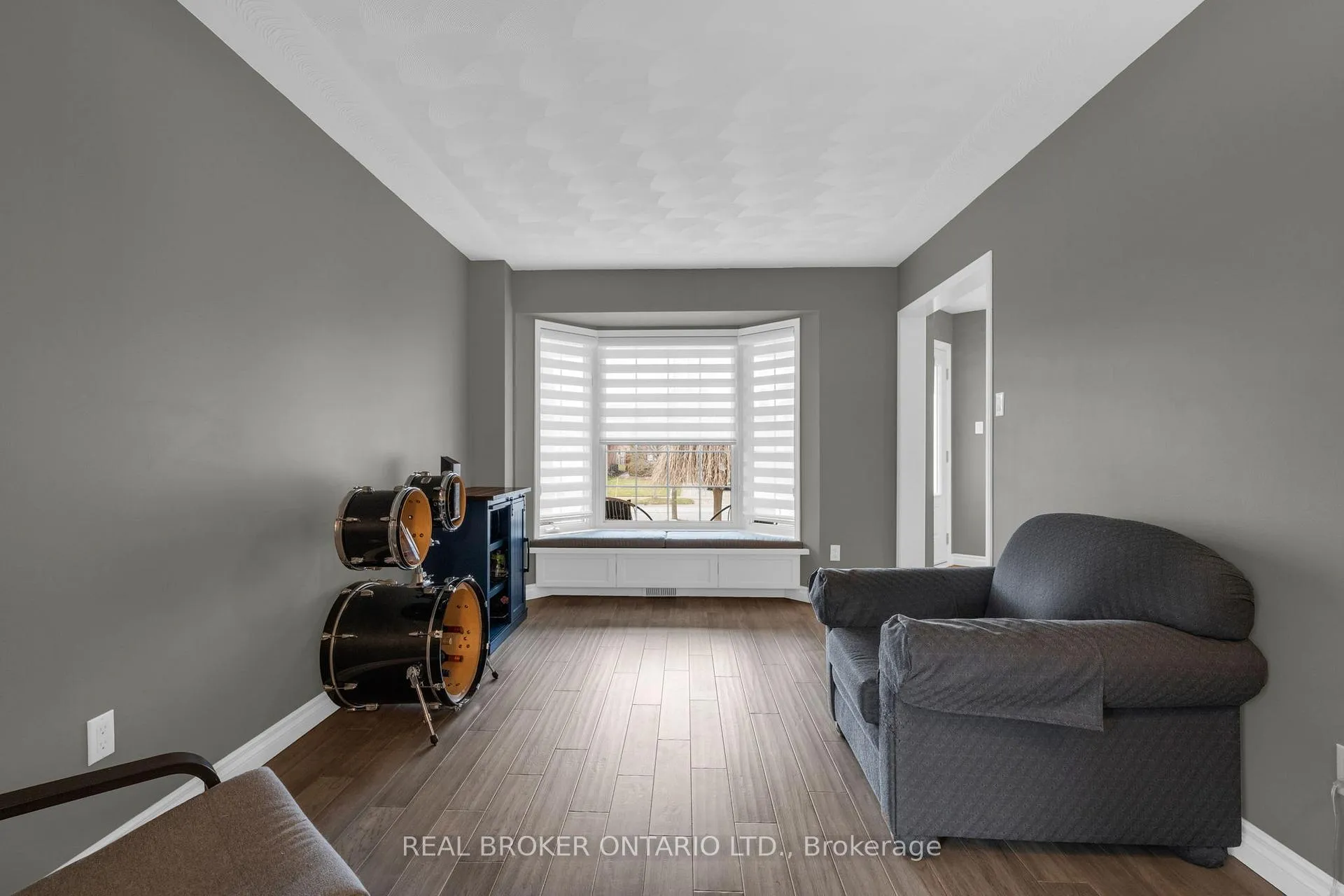 Photo 13 of 53 Taylor Drive, Barrie, Bayshore — HOMEH