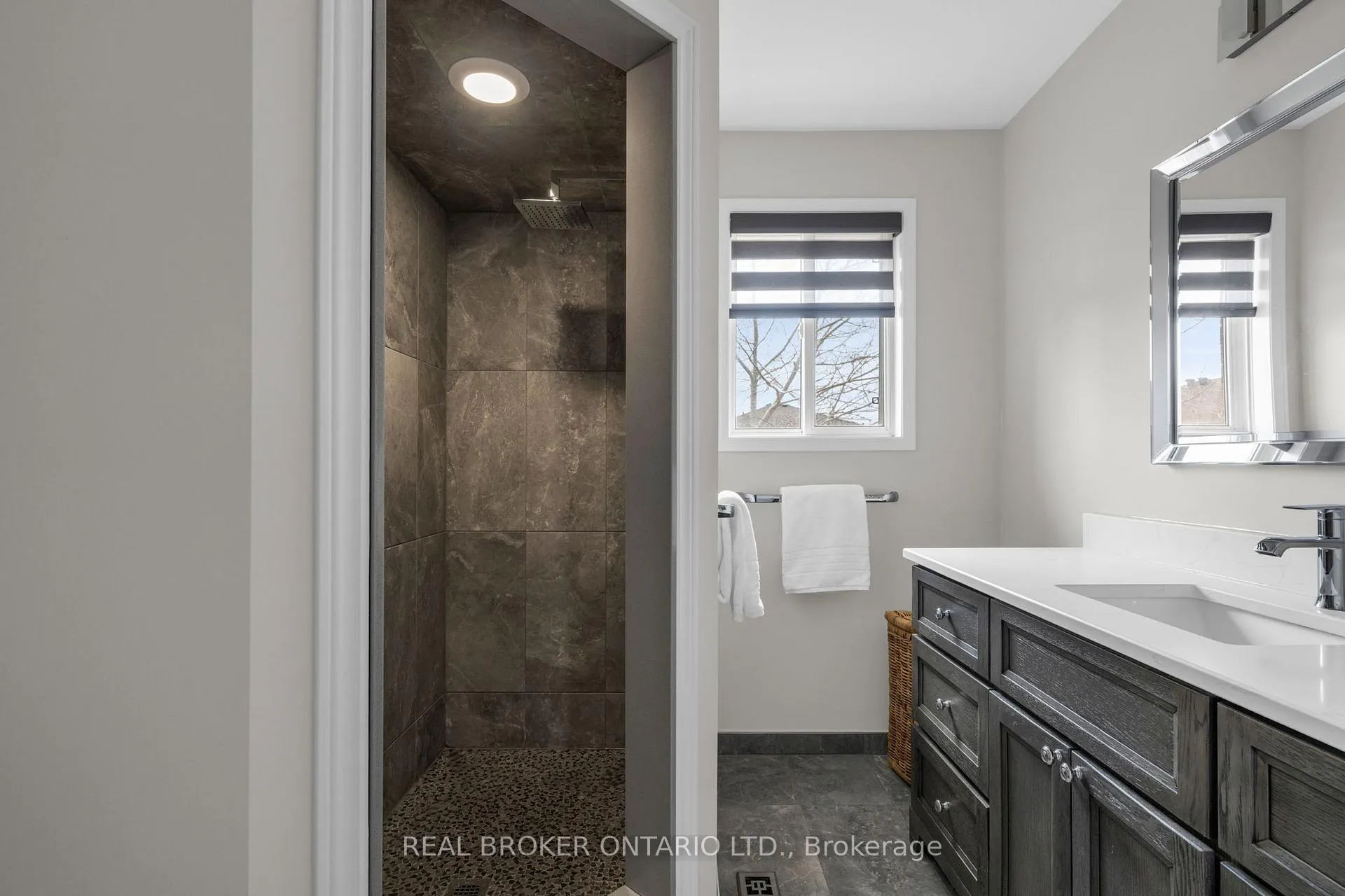 Photo 19 of 53 Taylor Drive, Barrie, Bayshore — HOMEH