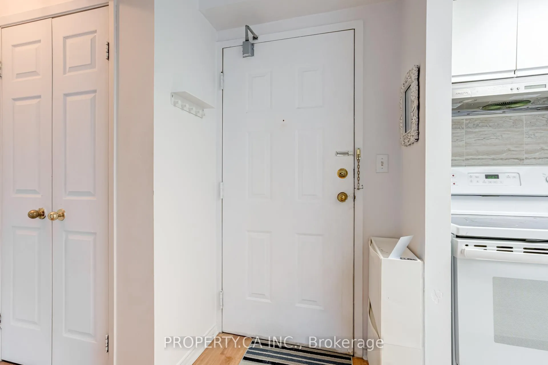 Photo 3 of Unit 524, 222 The Esplanade, Toronto, Waterfront Communities — HOMEH