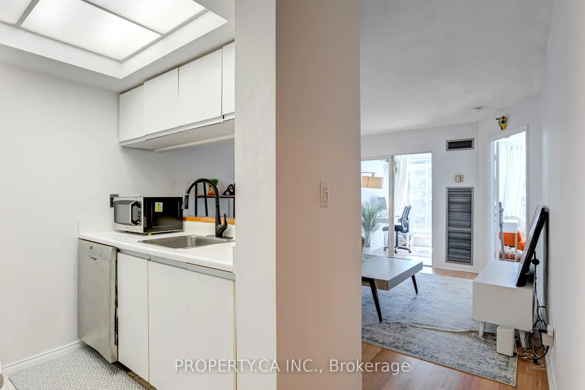 Photo 4 of Unit 524, 222 The Esplanade, Toronto, Waterfront Communities — HOMEH