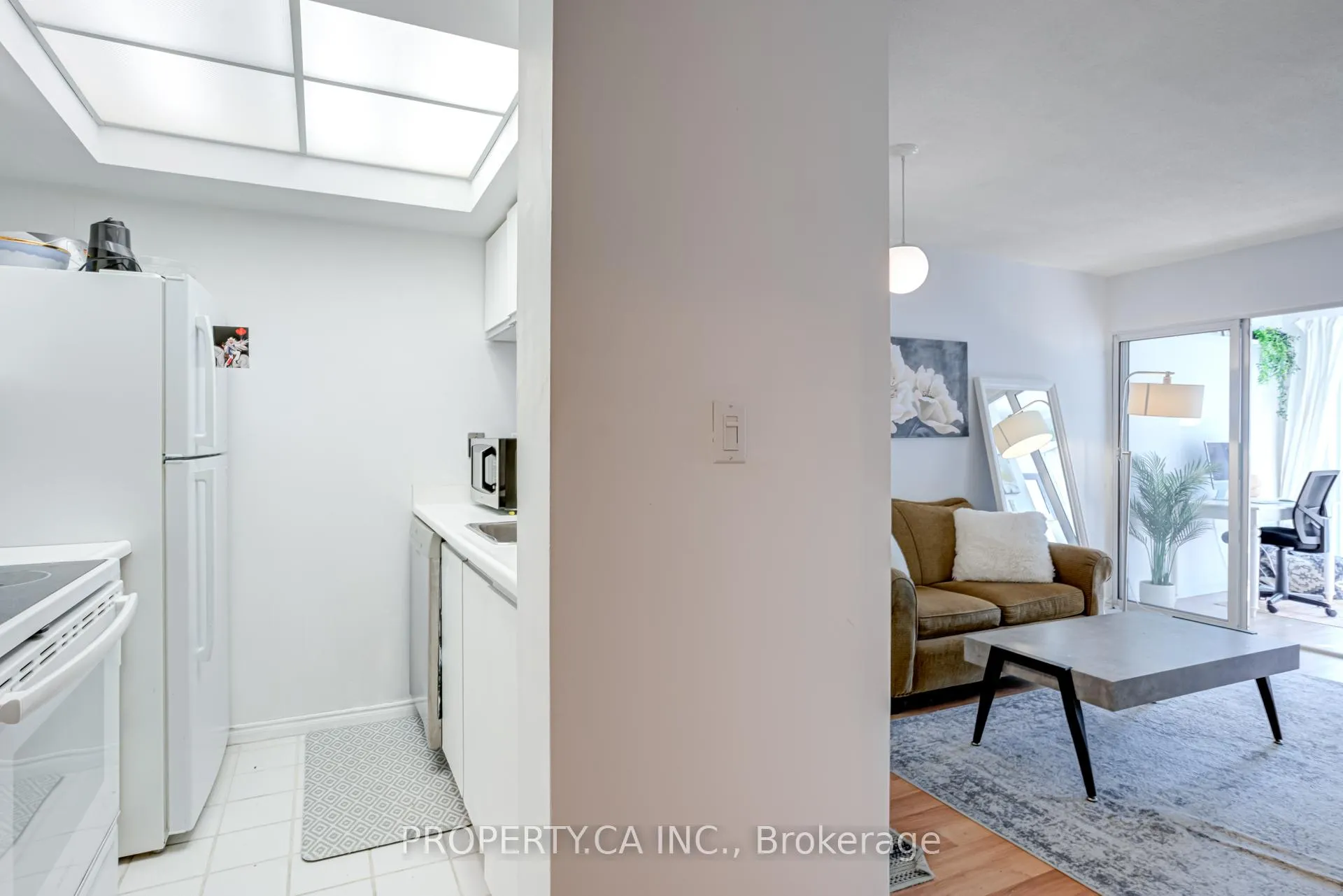 Photo 5 of Unit 524, 222 The Esplanade, Toronto, Waterfront Communities — HOMEH