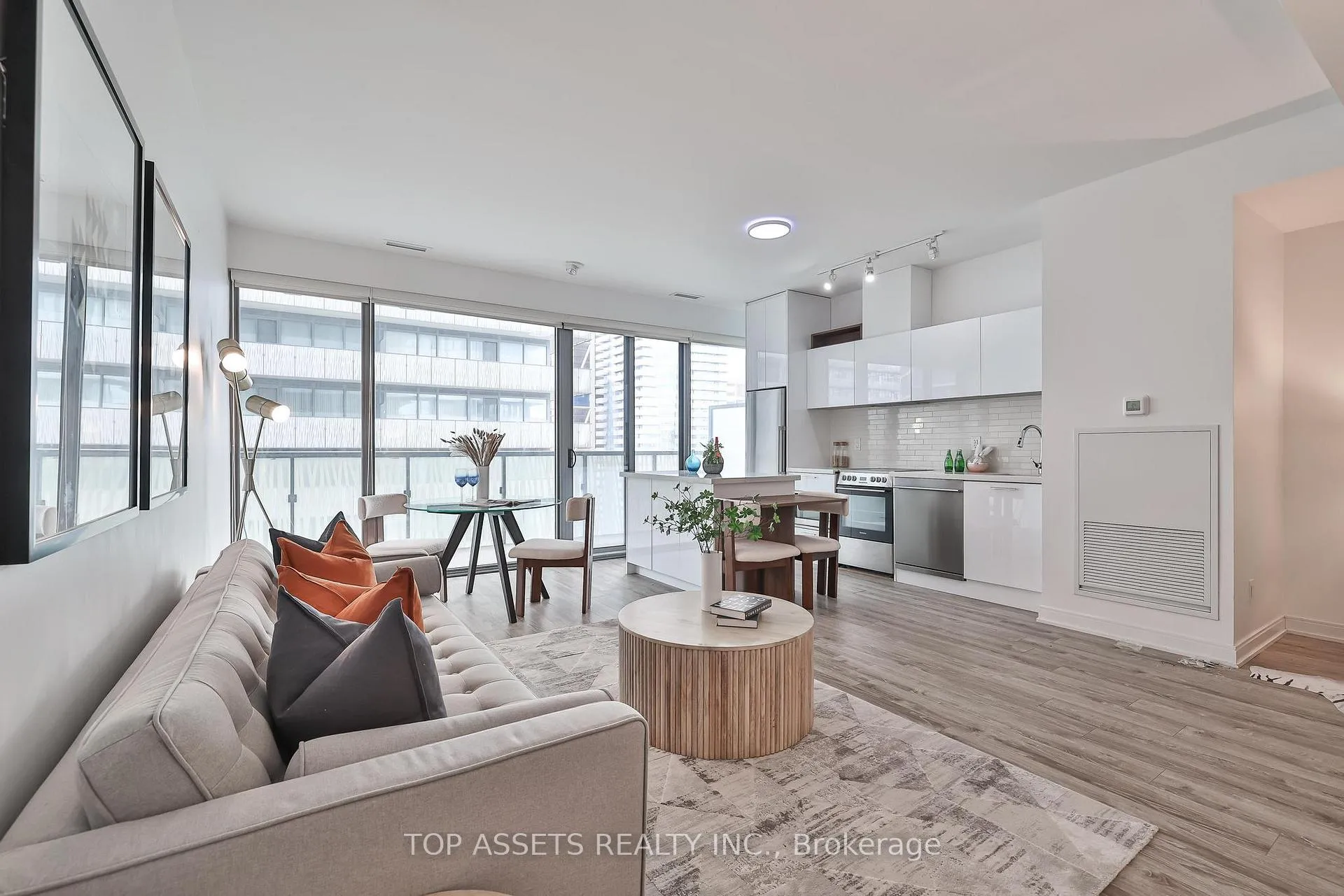 Front of Unit 3707, 50 Charles Street E