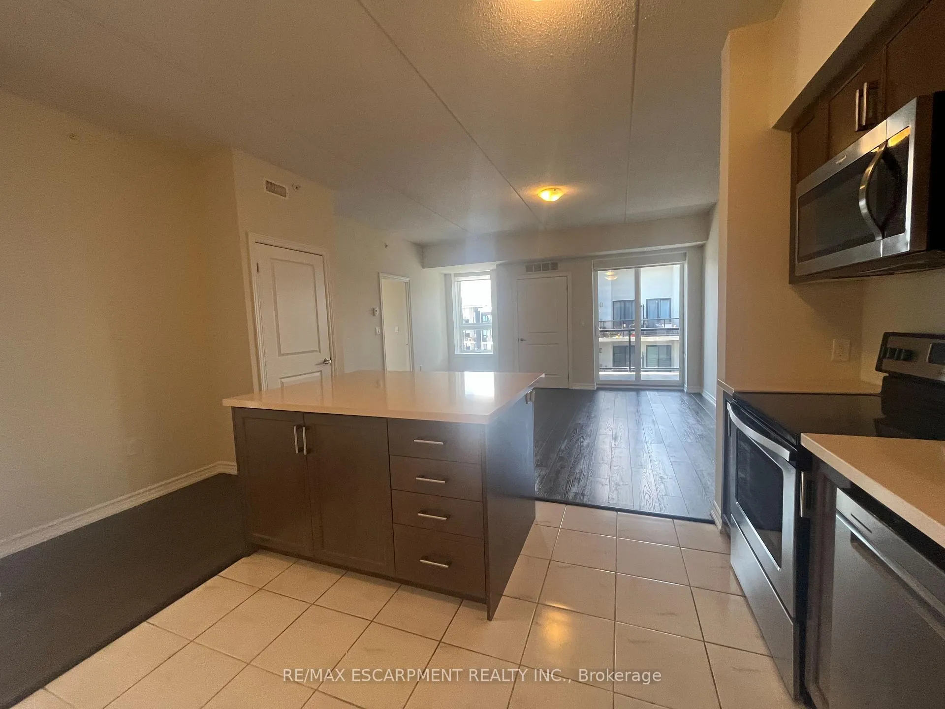 Photo 2 of Unit 502, 640 Sauve Street, Milton, Beaty — HOMEH