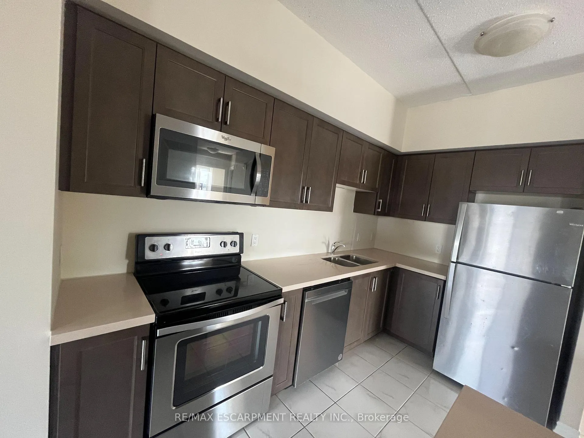 Photo 4 of Unit 502, 640 Sauve Street, Milton, Beaty — HOMEH