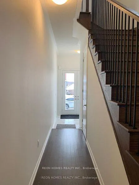 Photo 3 of Unit (Main), 38 West Oak Trail, Barrie, Rural Barrie Southeast — HOMEH