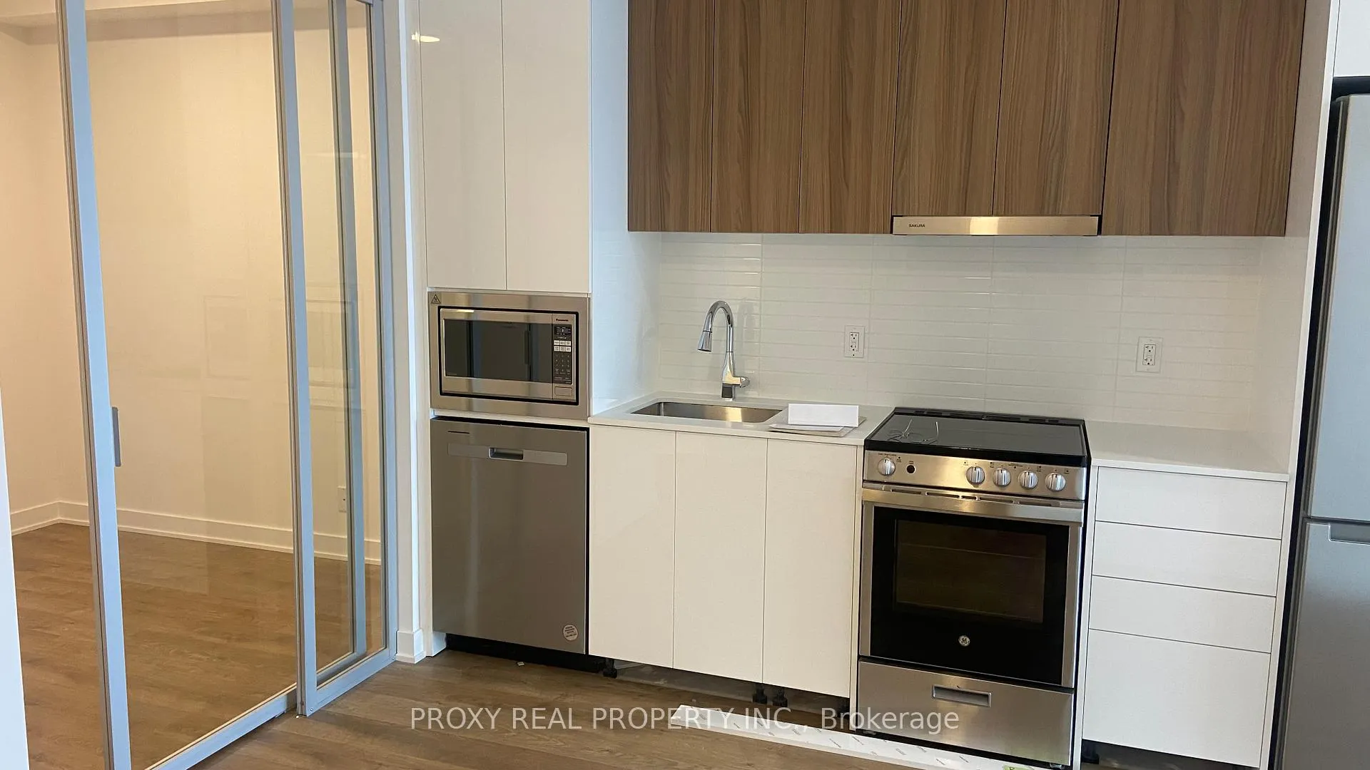Photo 4 of Unit 2410, 50 Upper Mall Way, Vaughan, Brownridge — HOMEH