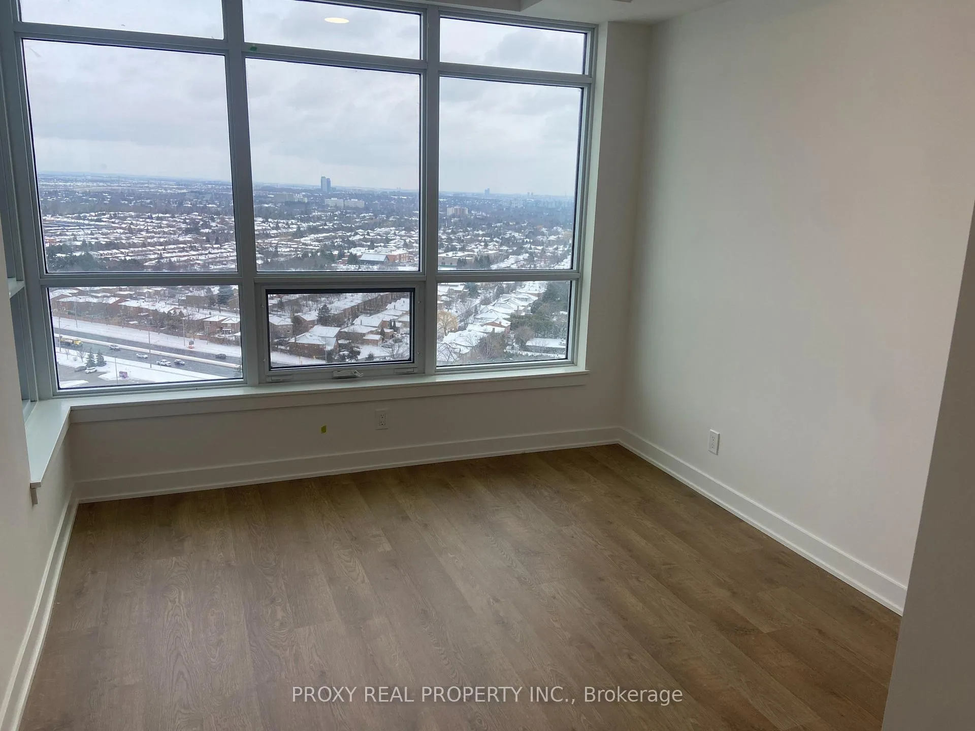 Photo 8 of Unit 2410, 50 Upper Mall Way, Vaughan, Brownridge — HOMEH