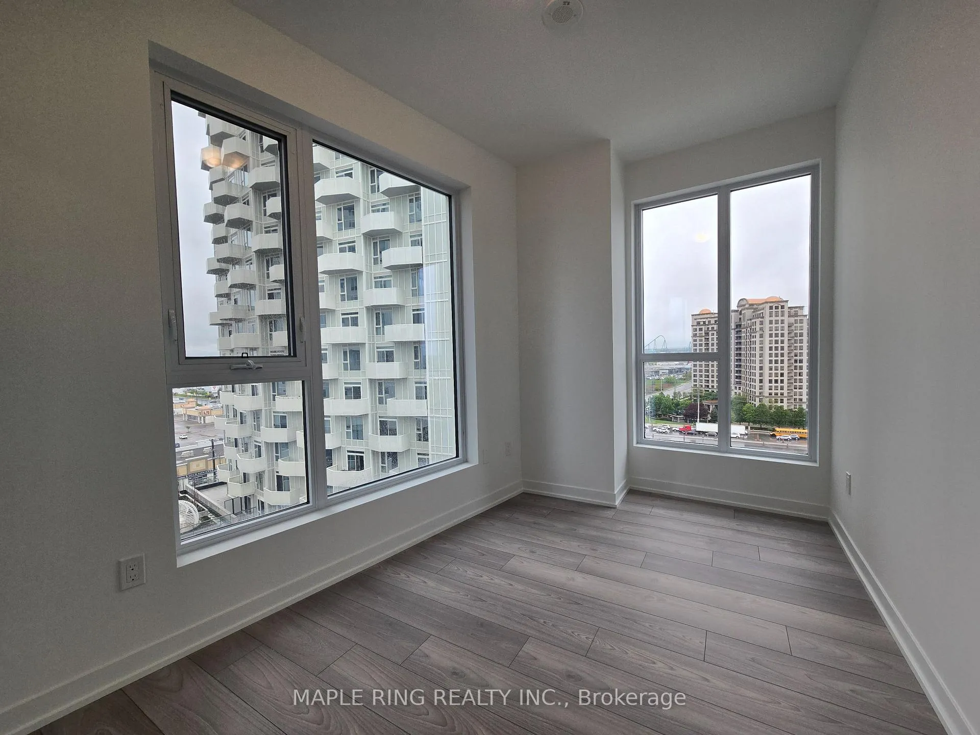 Photo 3 of Unit 1003, 474 Caldari Road, Vaughan, Concord — HOMEH