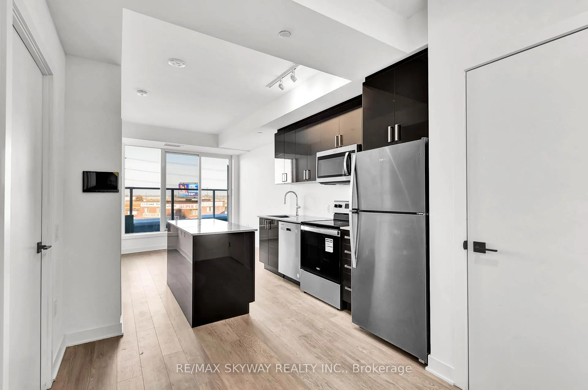 Photo 2 of Unit 214, 2782 Barton Street E, Hamilton, Riverdale — HOMEH