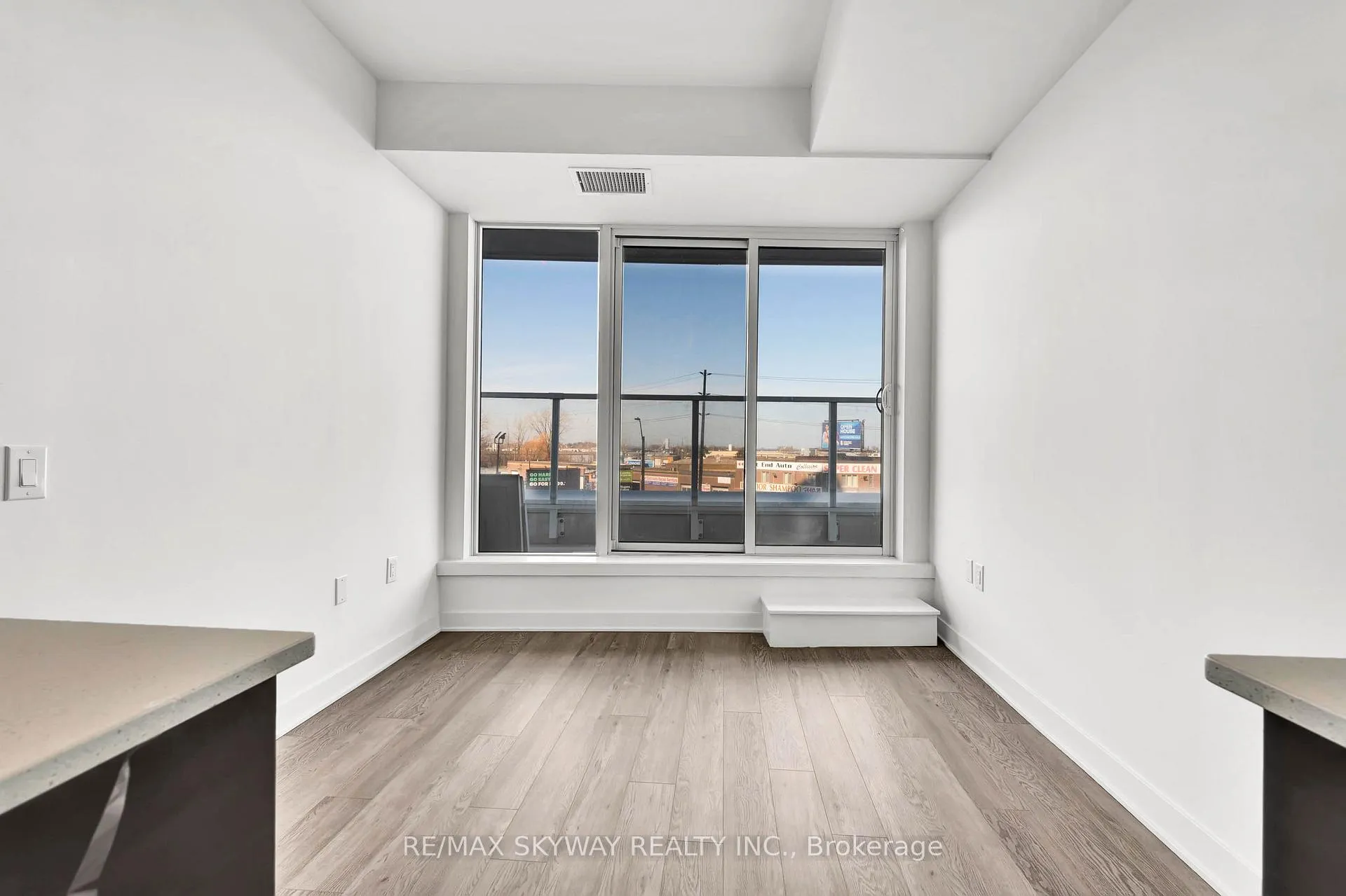 Photo 4 of Unit 214, 2782 Barton Street E, Hamilton, Riverdale — HOMEH