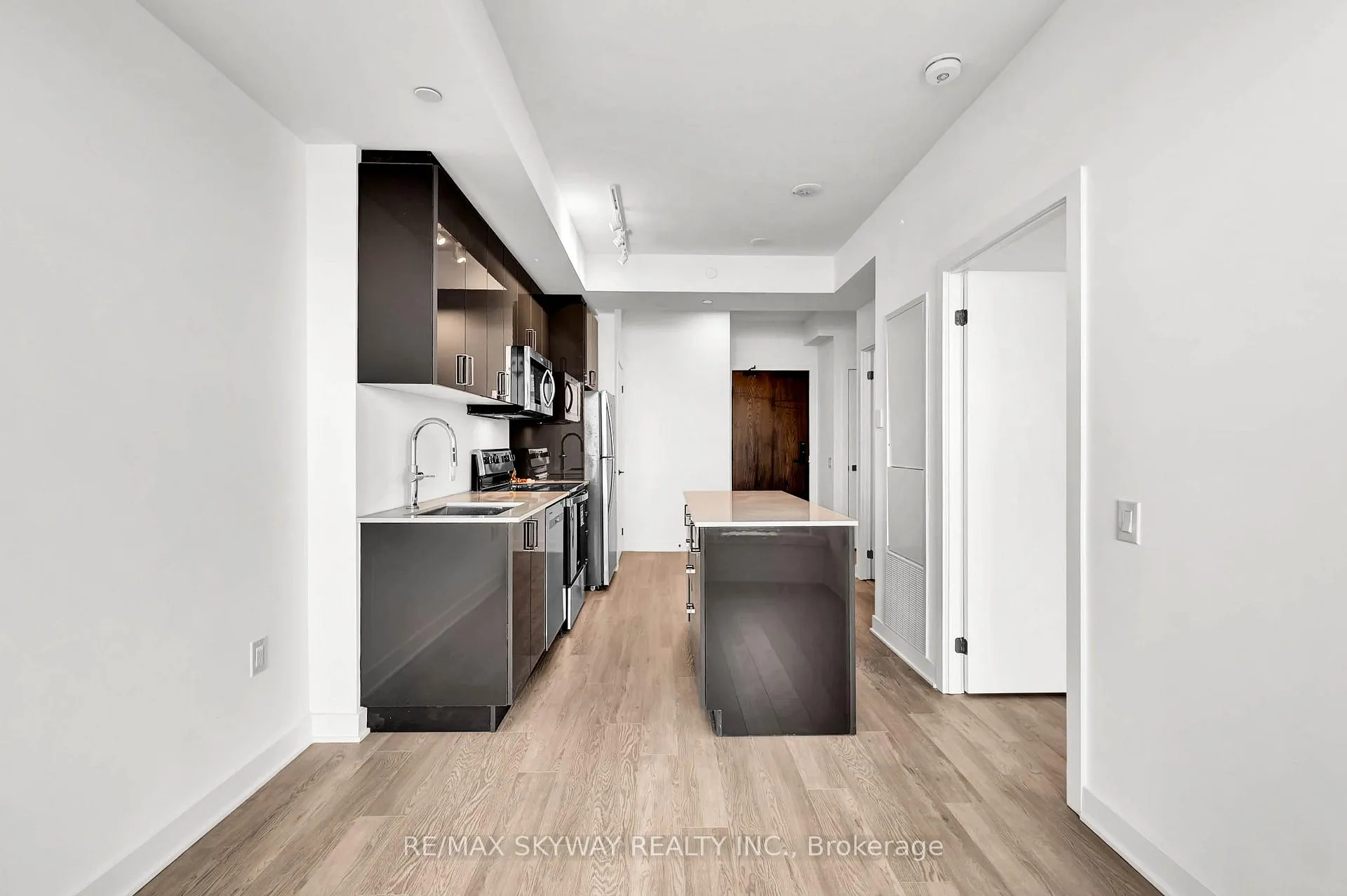 Photo 5 of Unit 214, 2782 Barton Street E, Hamilton, Riverdale — HOMEH
