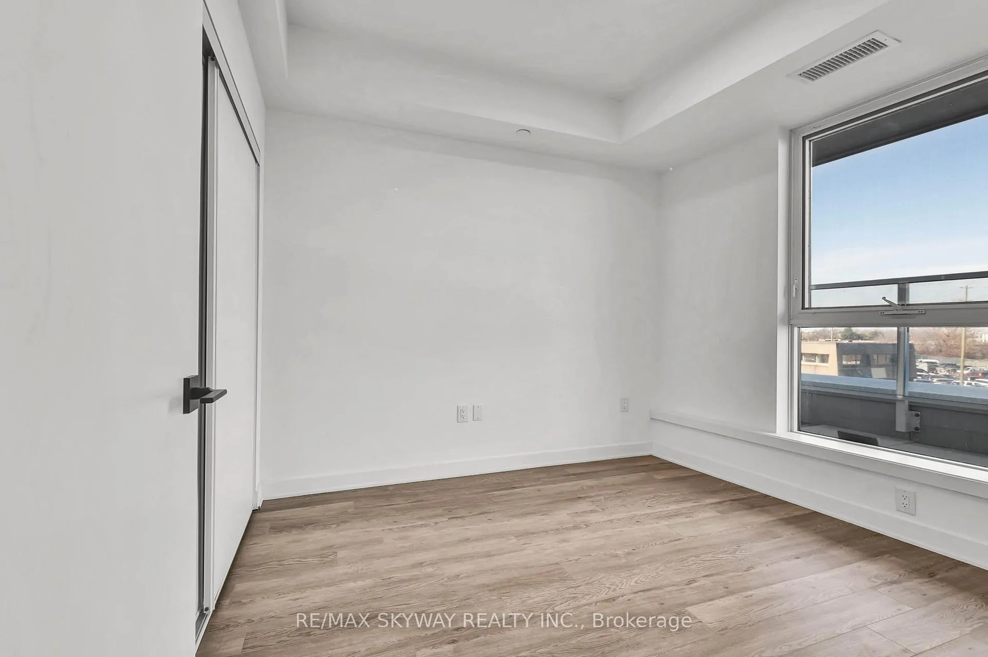 Photo 6 of Unit 214, 2782 Barton Street E, Hamilton, Riverdale — HOMEH