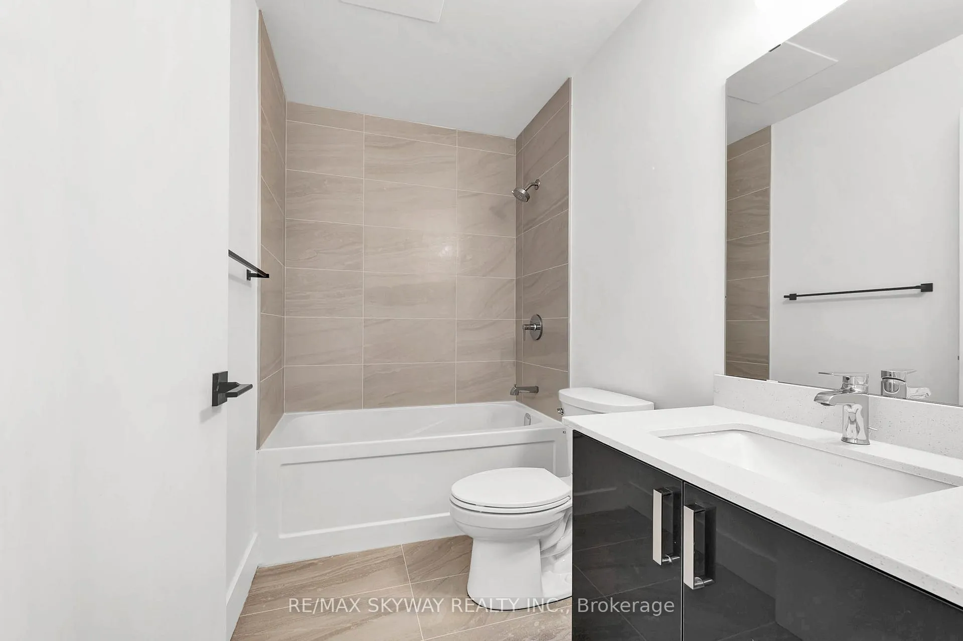 Photo 8 of Unit 214, 2782 Barton Street E, Hamilton, Riverdale — HOMEH