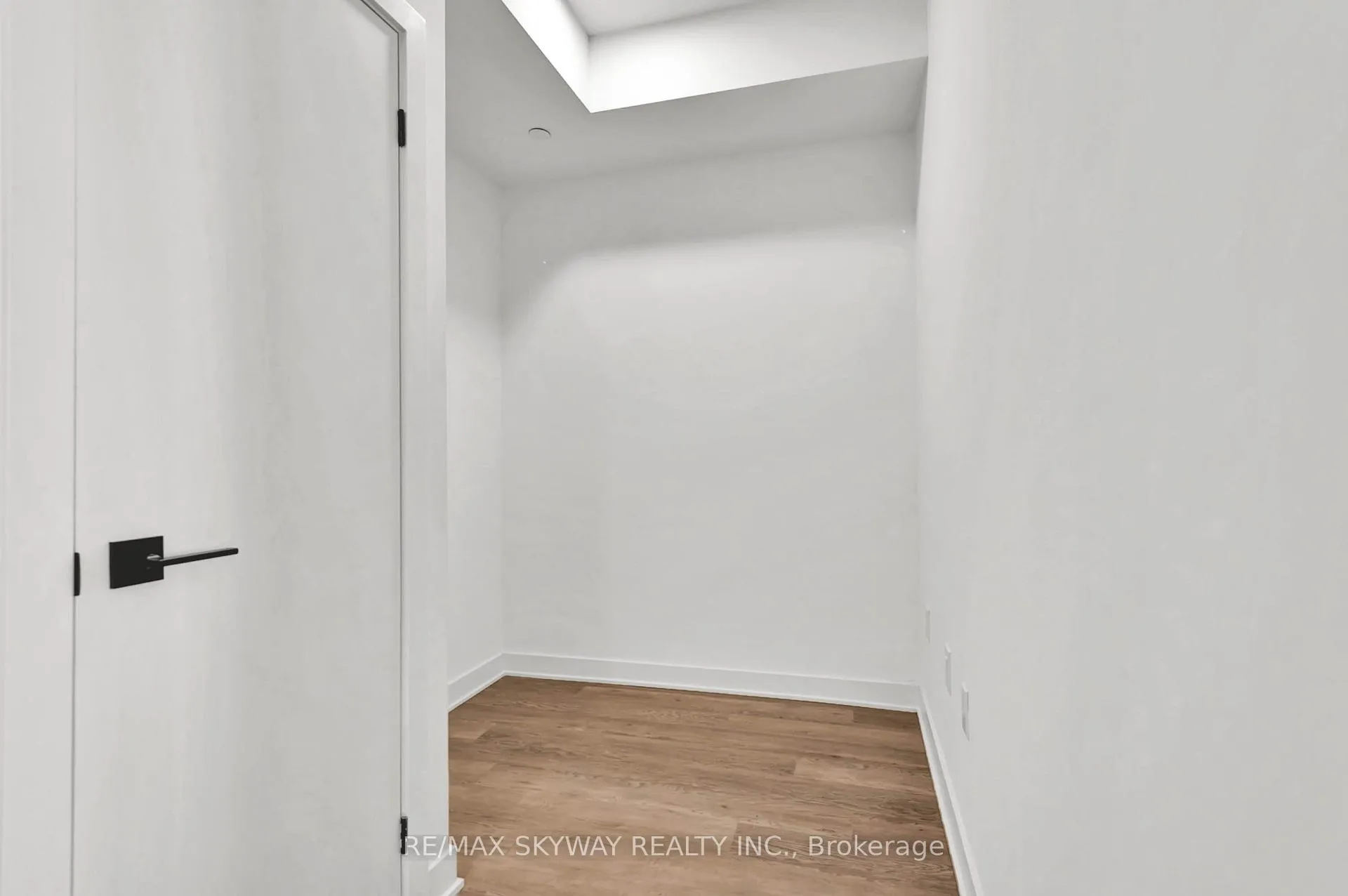 Photo 10 of Unit 214, 2782 Barton Street E, Hamilton, Riverdale — HOMEH