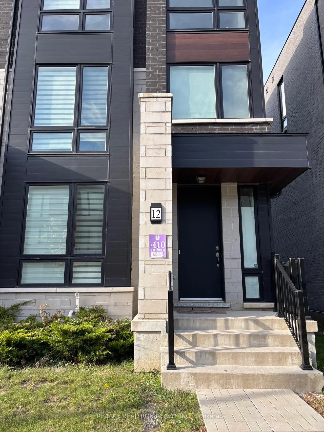 Photo 2 of Unit upper, 12 Breyworth Rd, Markham, Victoria Square — HOMEH
