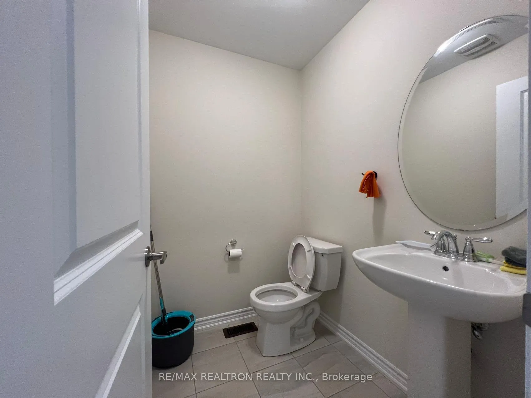 Photo 9 of Unit upper, 12 Breyworth Rd, Markham, Victoria Square — HOMEH