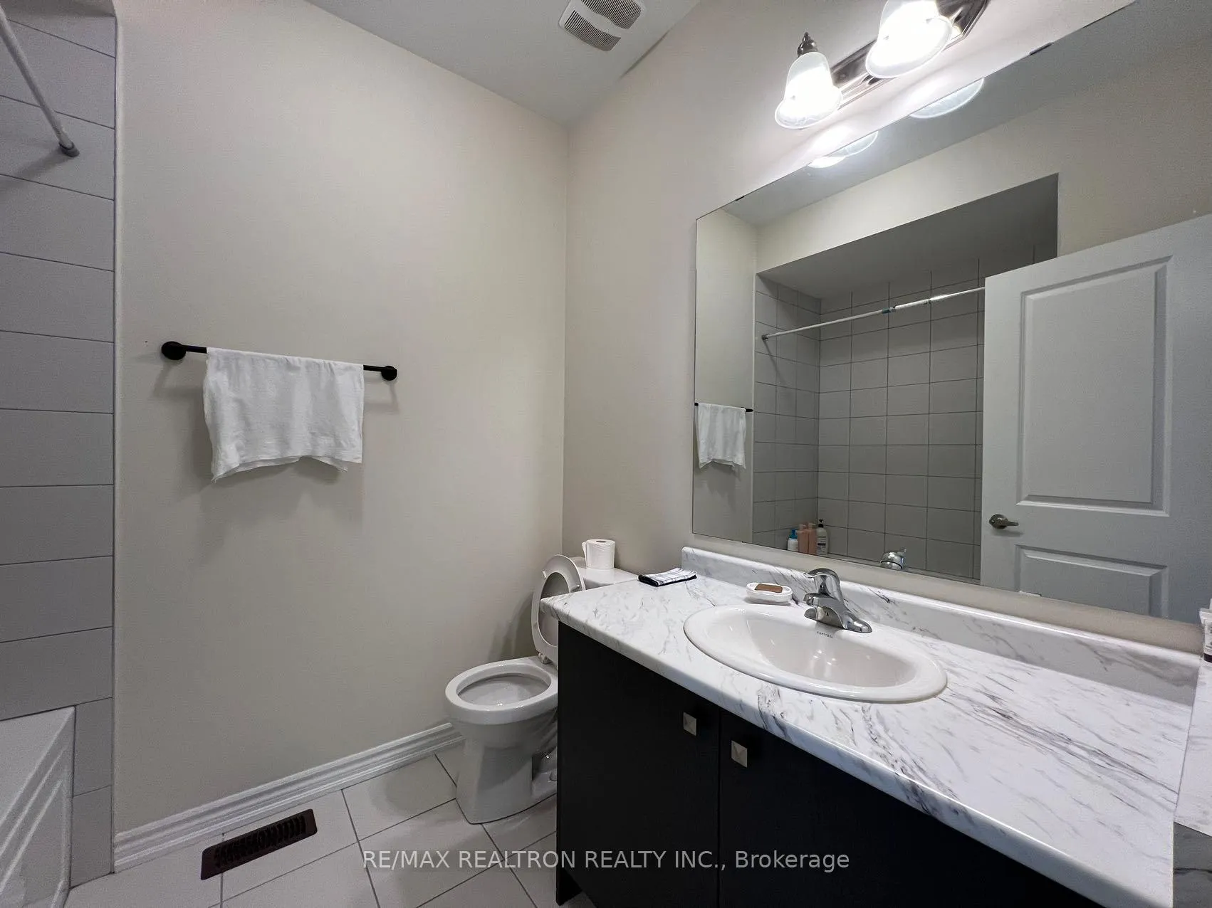Photo 15 of Unit upper, 12 Breyworth Rd, Markham, Victoria Square — HOMEH