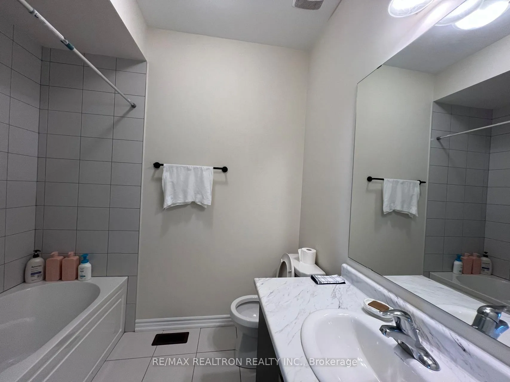 Photo 16 of Unit upper, 12 Breyworth Rd, Markham, Victoria Square — HOMEH