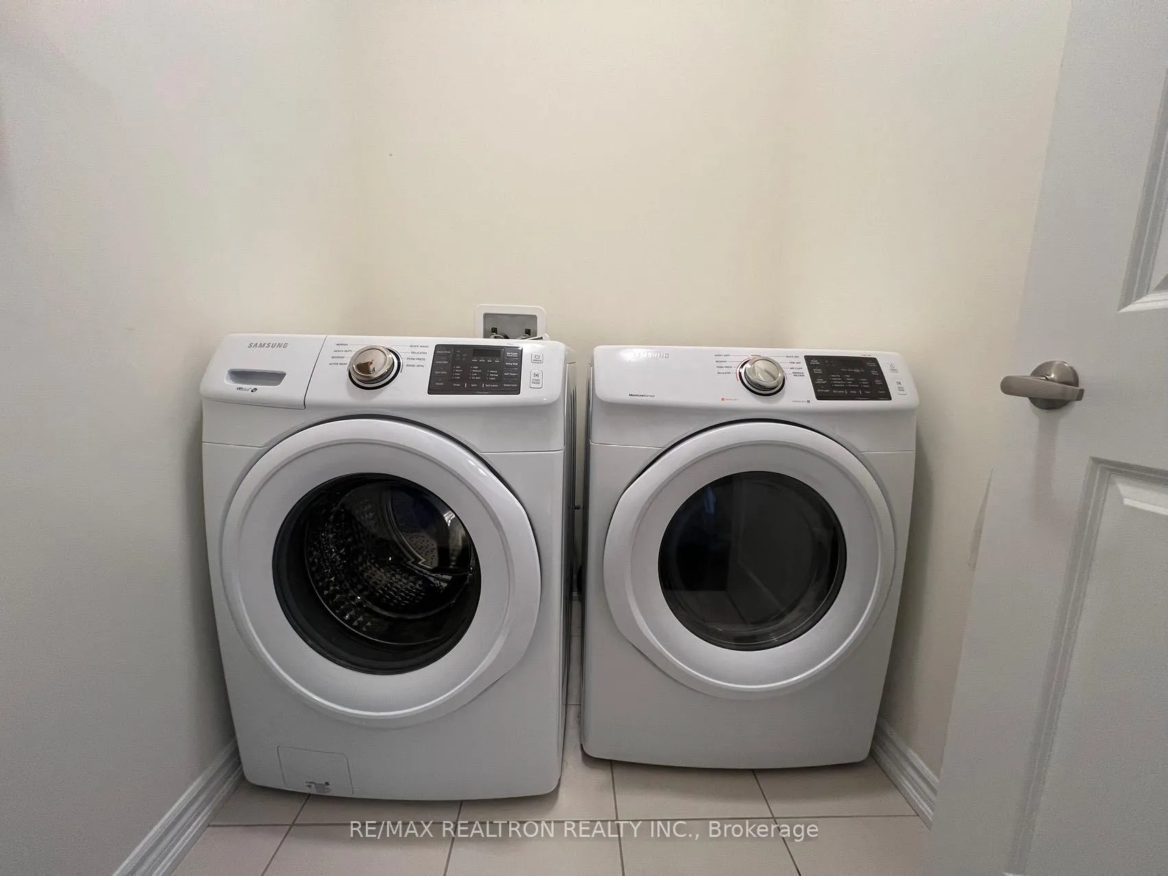 Photo 17 of Unit upper, 12 Breyworth Rd, Markham, Victoria Square — HOMEH