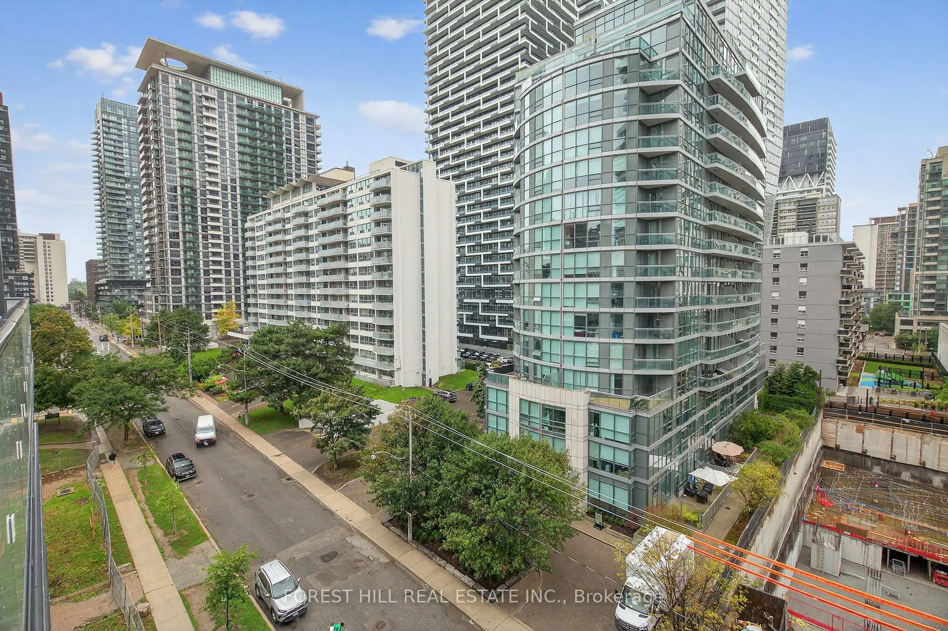 Front of Unit 702, 161 roehampton Avenue