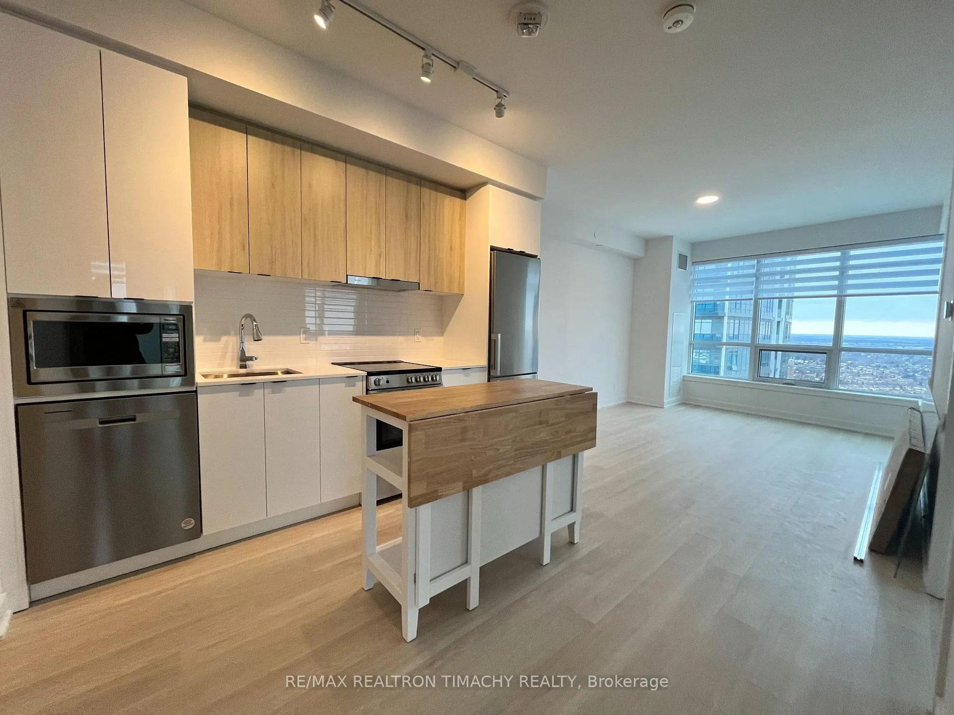Photo 3 of Unit 2810, 30 Upper Mall Way, Vaughan, Brownridge — HOMEH