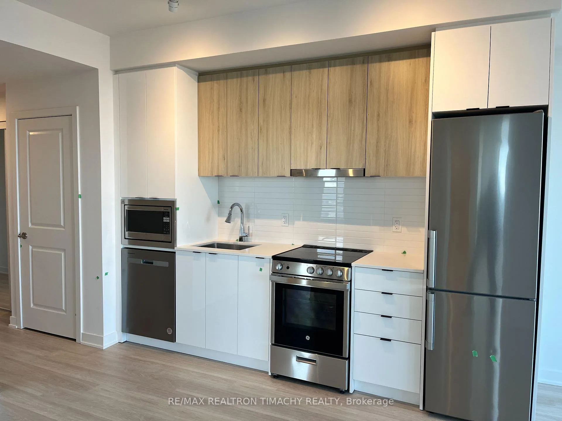Photo 4 of Unit 2810, 30 Upper Mall Way, Vaughan, Brownridge — HOMEH