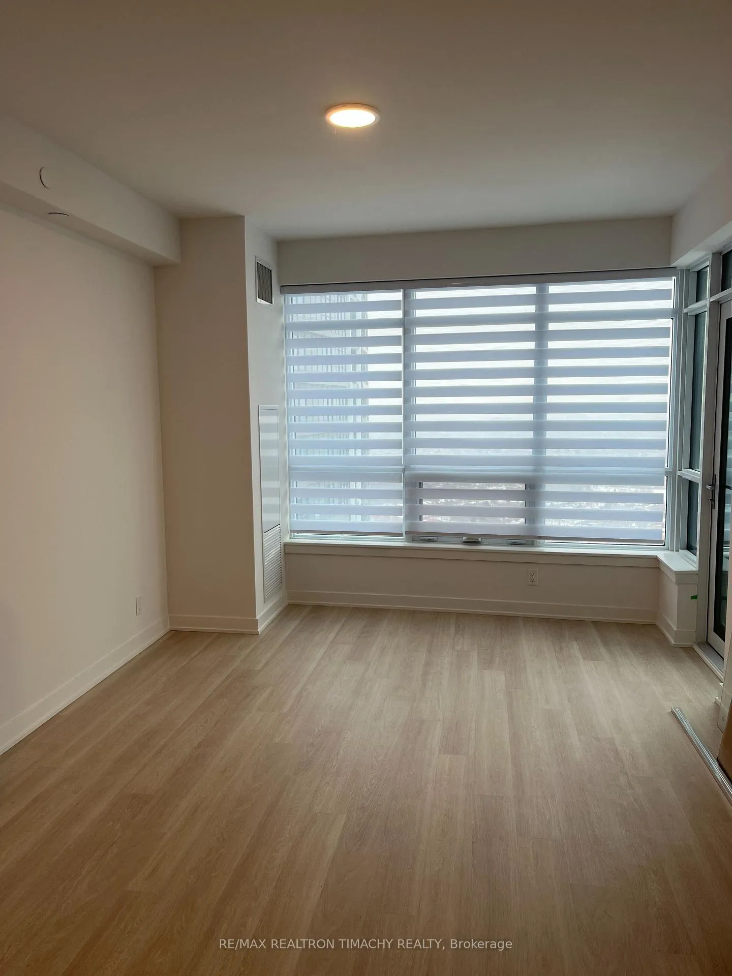 Photo 9 of Unit 2810, 30 Upper Mall Way, Vaughan, Brownridge — HOMEH