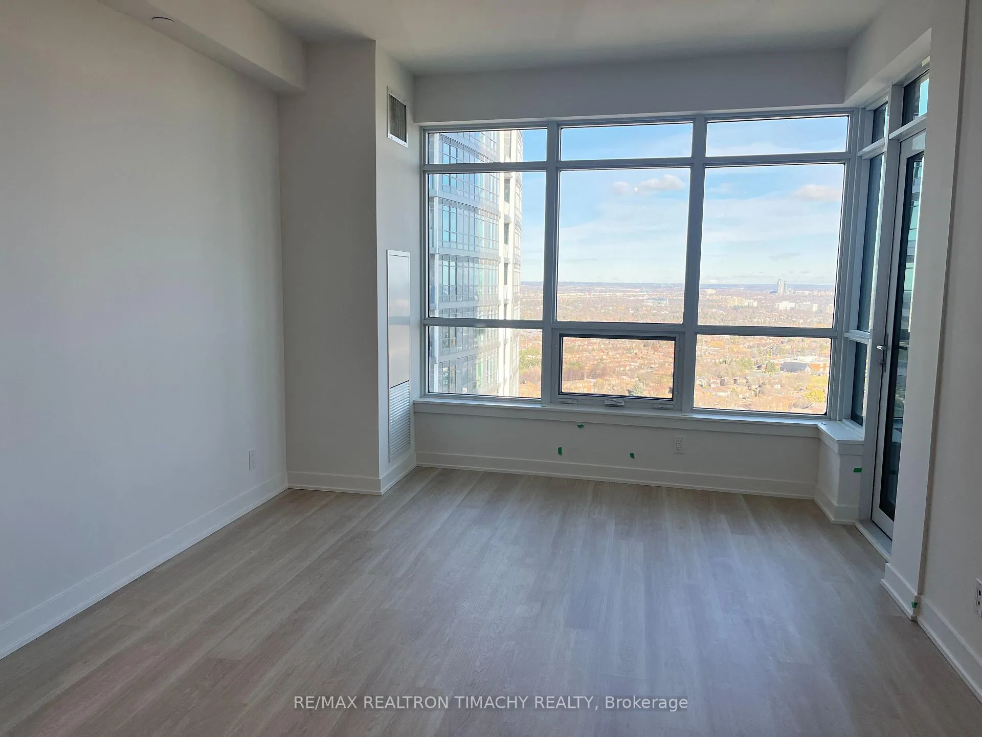 Photo 10 of Unit 2810, 30 Upper Mall Way, Vaughan, Brownridge — HOMEH
