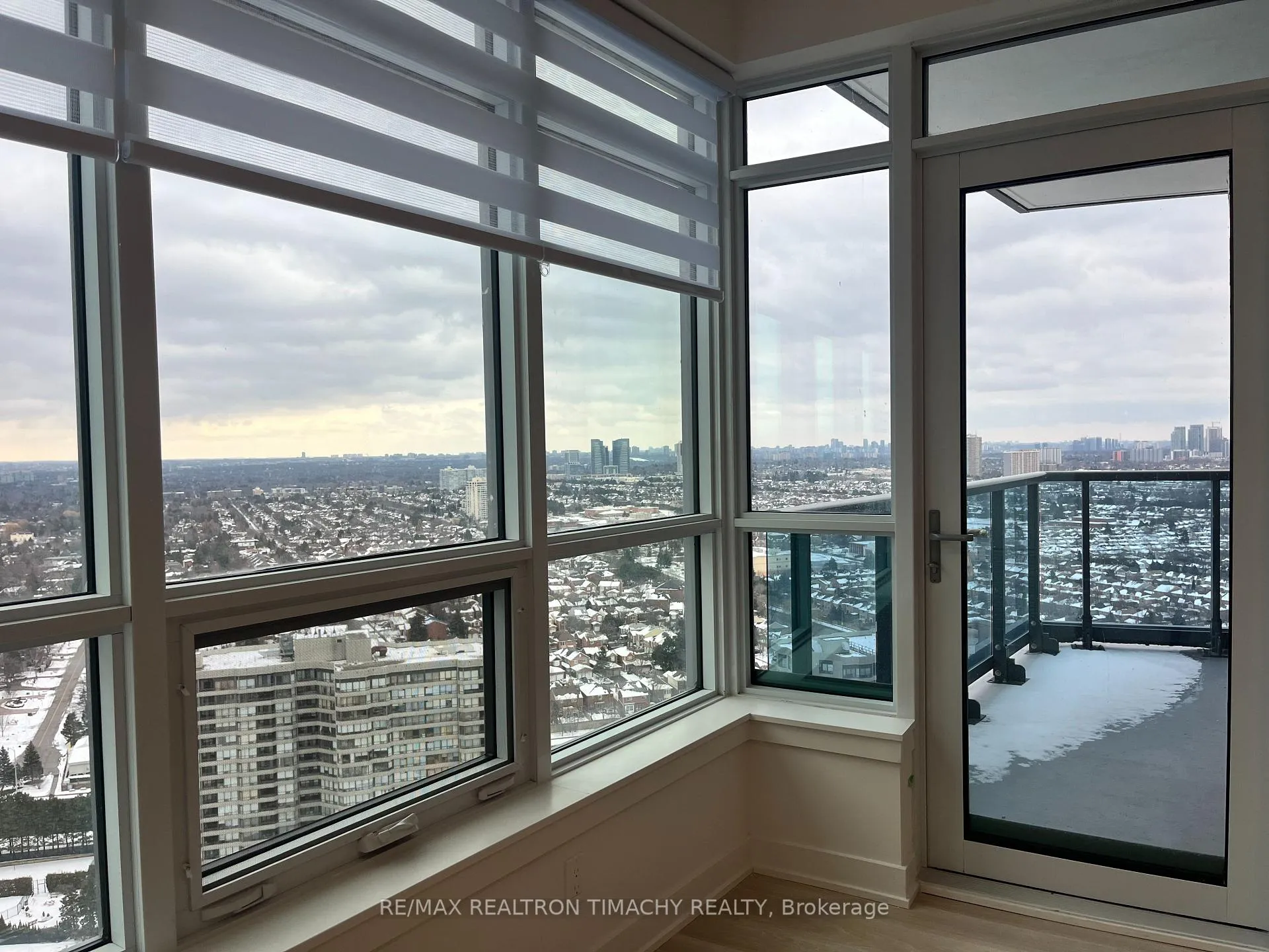 Photo 12 of Unit 2810, 30 Upper Mall Way, Vaughan, Brownridge — HOMEH