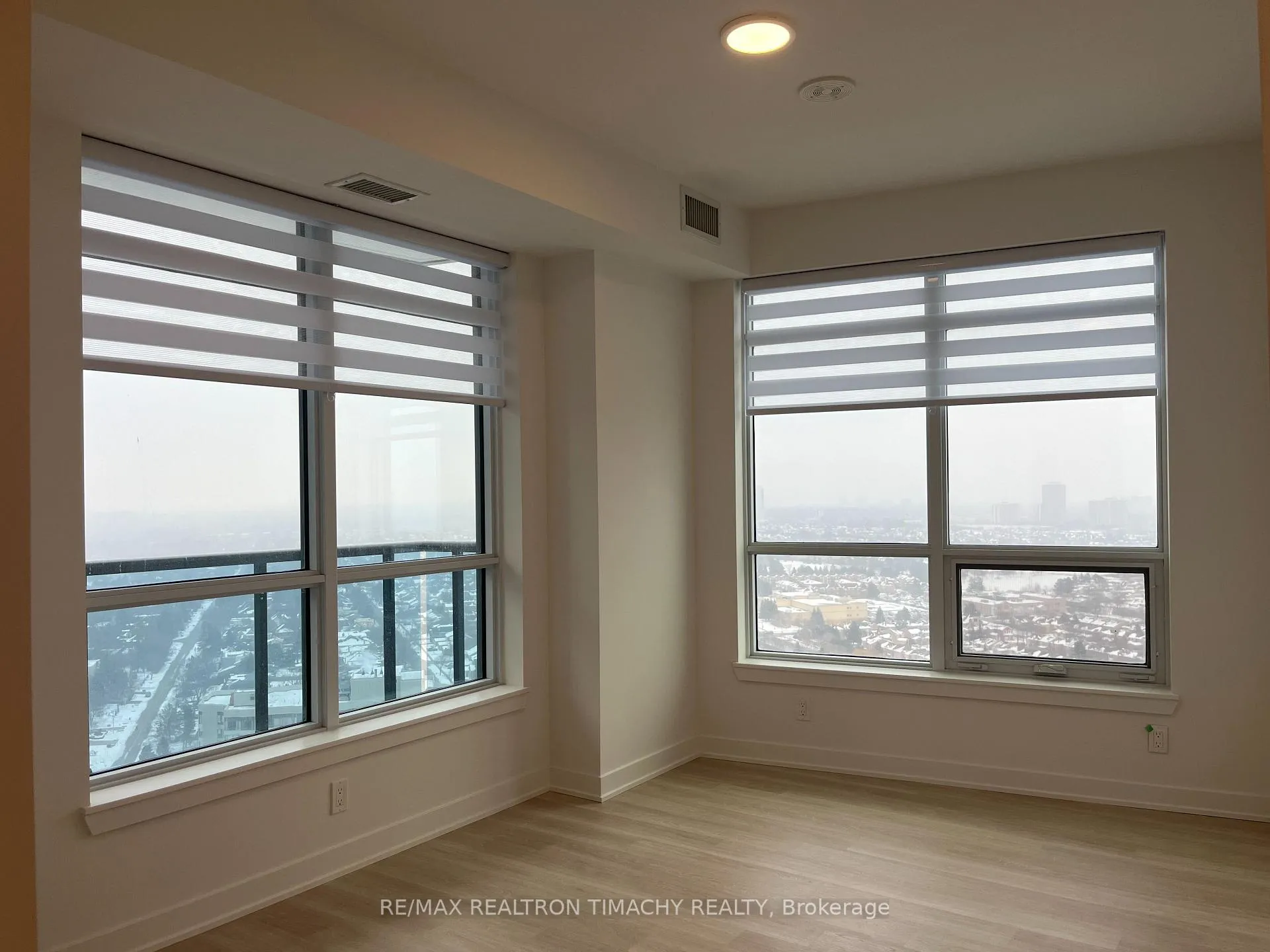 Photo 15 of Unit 2810, 30 Upper Mall Way, Vaughan, Brownridge — HOMEH