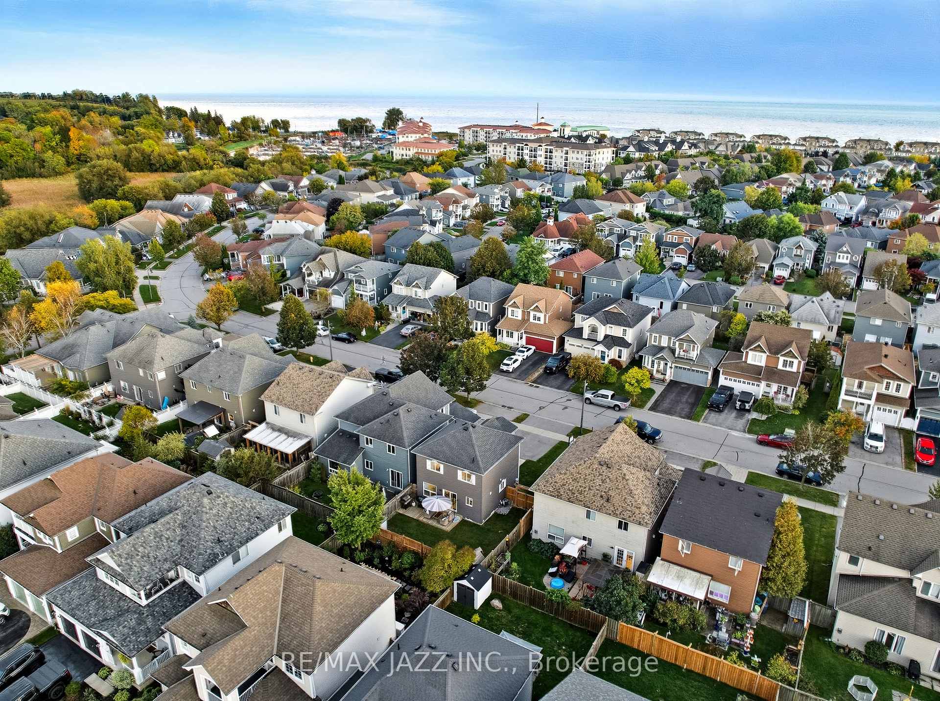 Photo 5 of 16 Carveth Crescent, Clarington, Newcastle — HOMEH