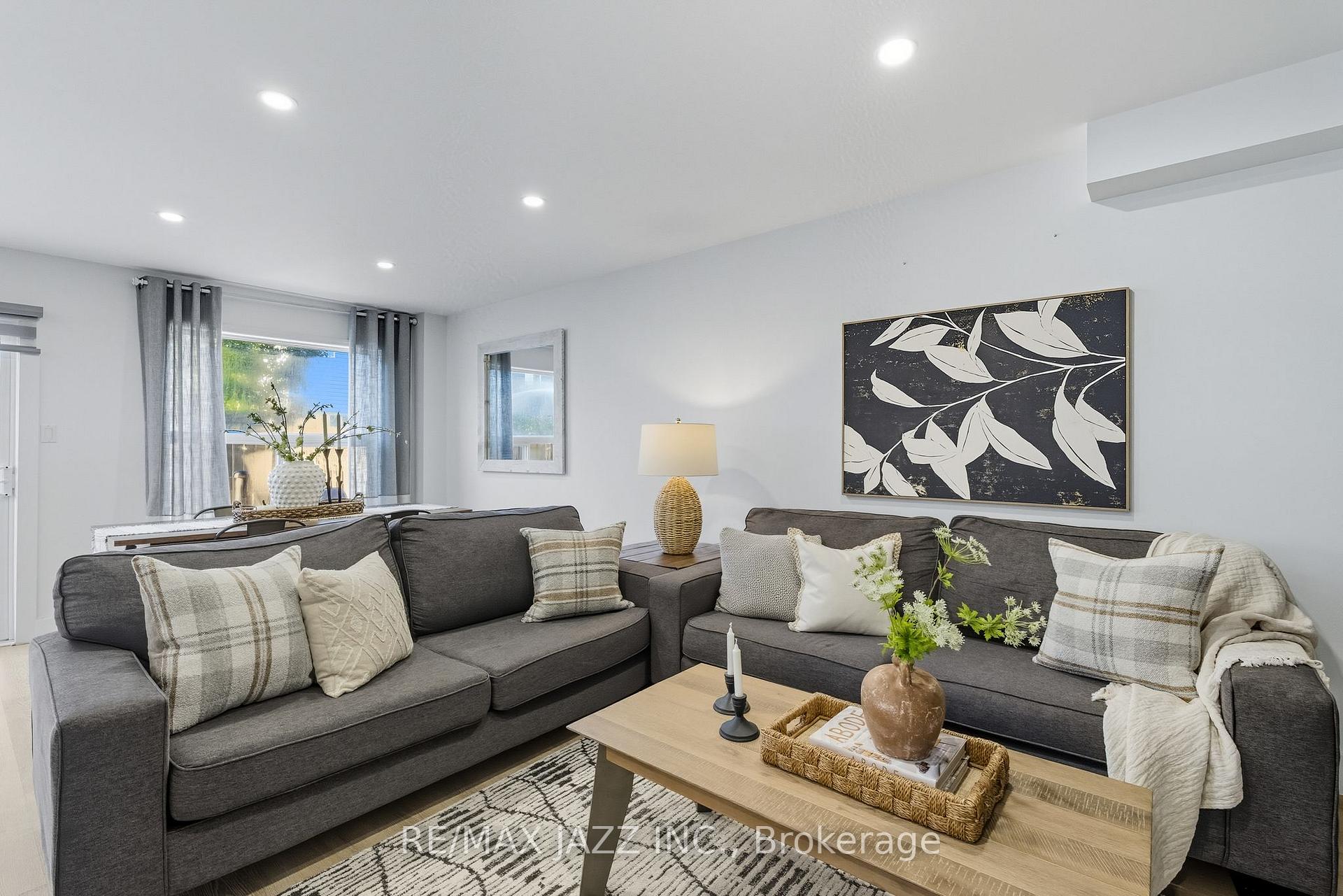 Photo 10 of 16 Carveth Crescent, Clarington, Newcastle — HOMEH