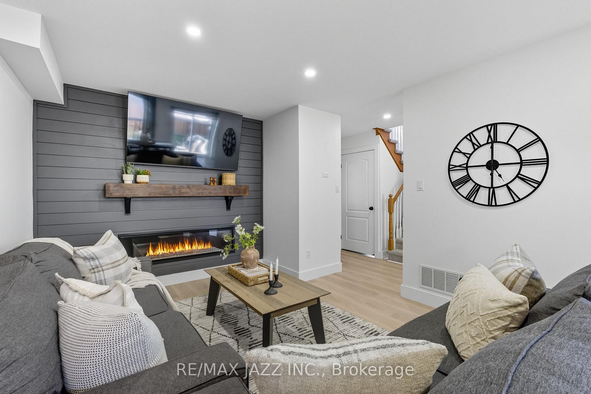 Photo 11 of 16 Carveth Crescent, Clarington, Newcastle — HOMEH