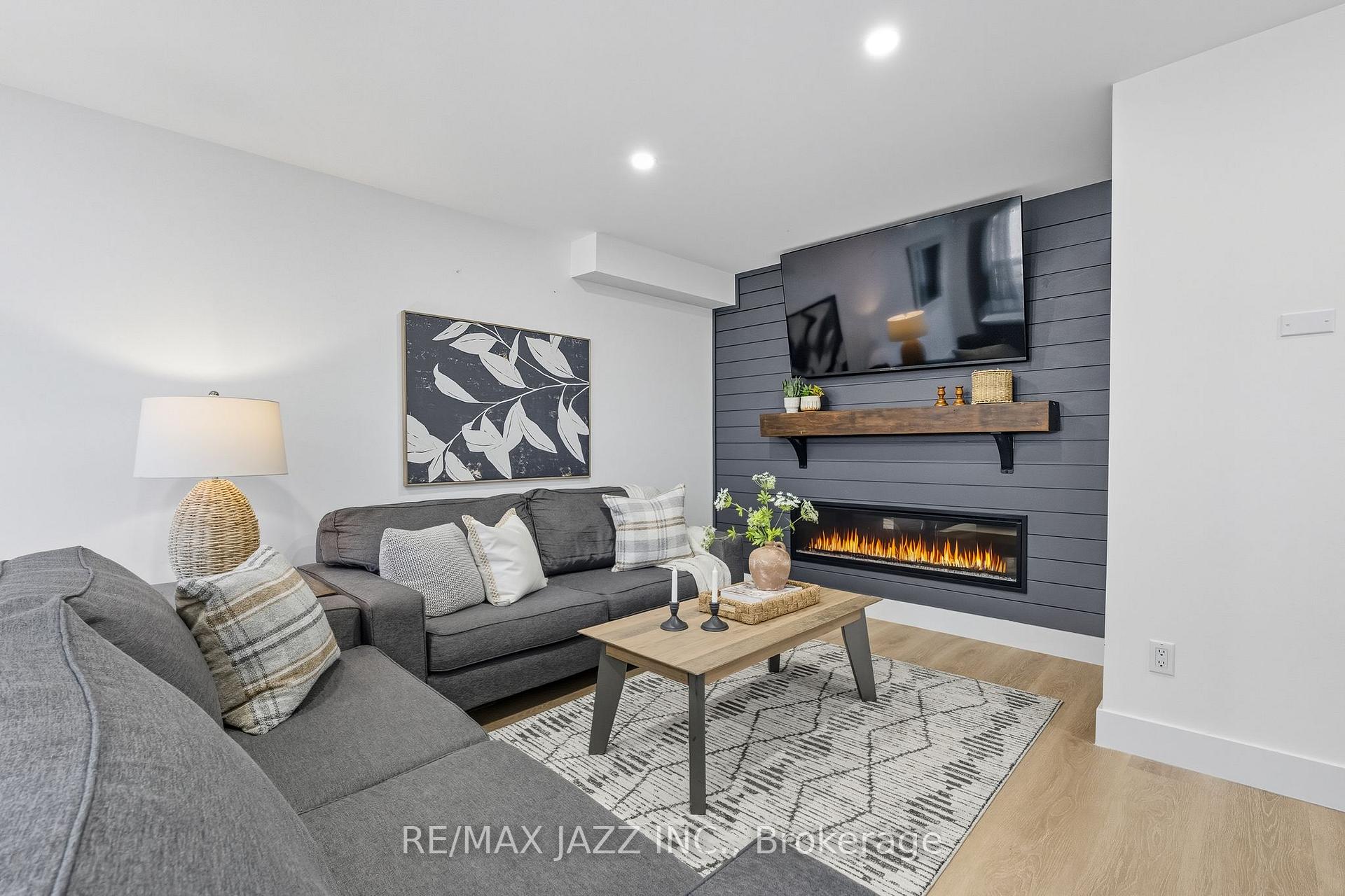 Photo 12 of 16 Carveth Crescent, Clarington, Newcastle — HOMEH