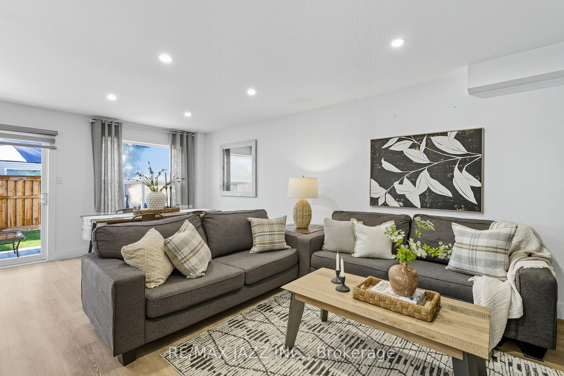 Photo 15 of 16 Carveth Crescent, Clarington, Newcastle — HOMEH