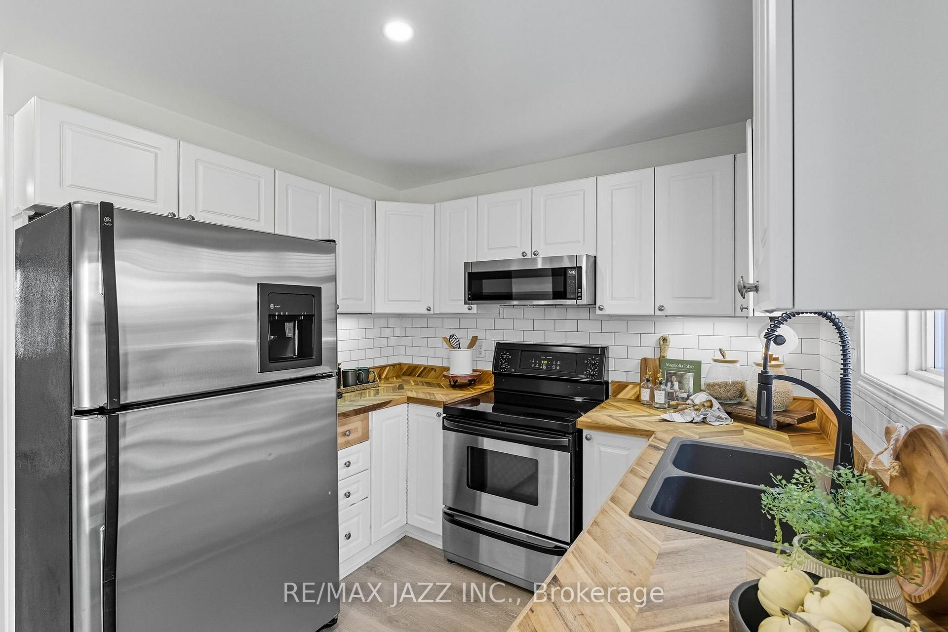 Photo 17 of 16 Carveth Crescent, Clarington, Newcastle — HOMEH