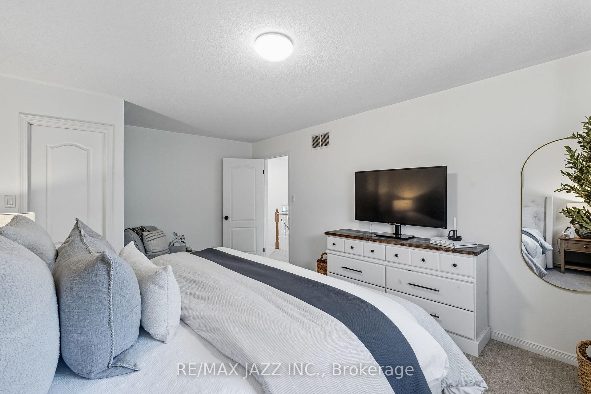 Photo 23 of 16 Carveth Crescent, Clarington, Newcastle — HOMEH